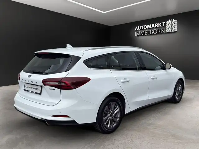 Ford Focus view 8