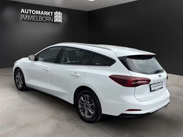 Ford Focus view 6