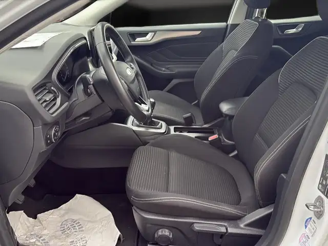 Ford Focus view 14