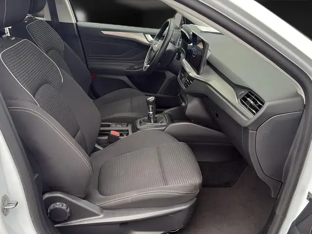 Ford Focus view 13
