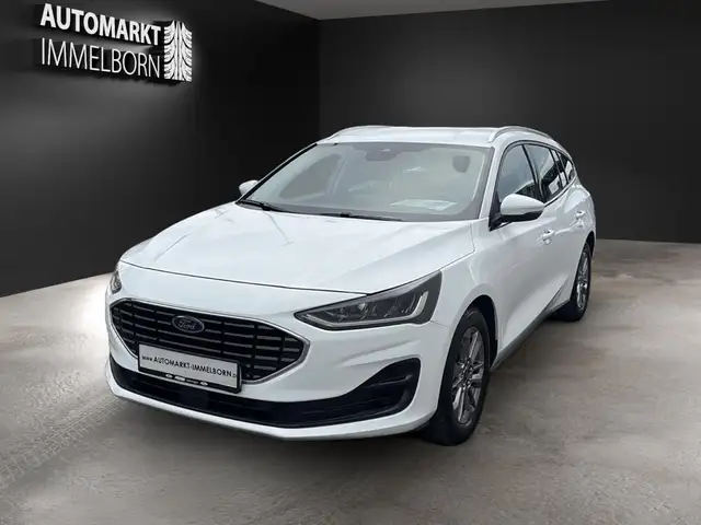 Ford Focus view 3