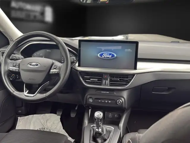 Ford Focus view 15