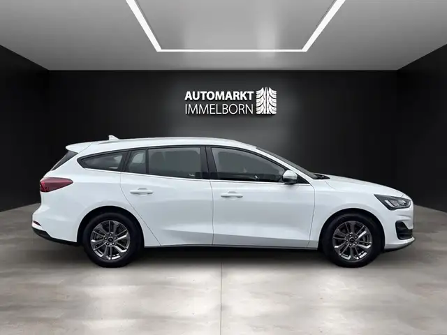 Ford Focus view 11