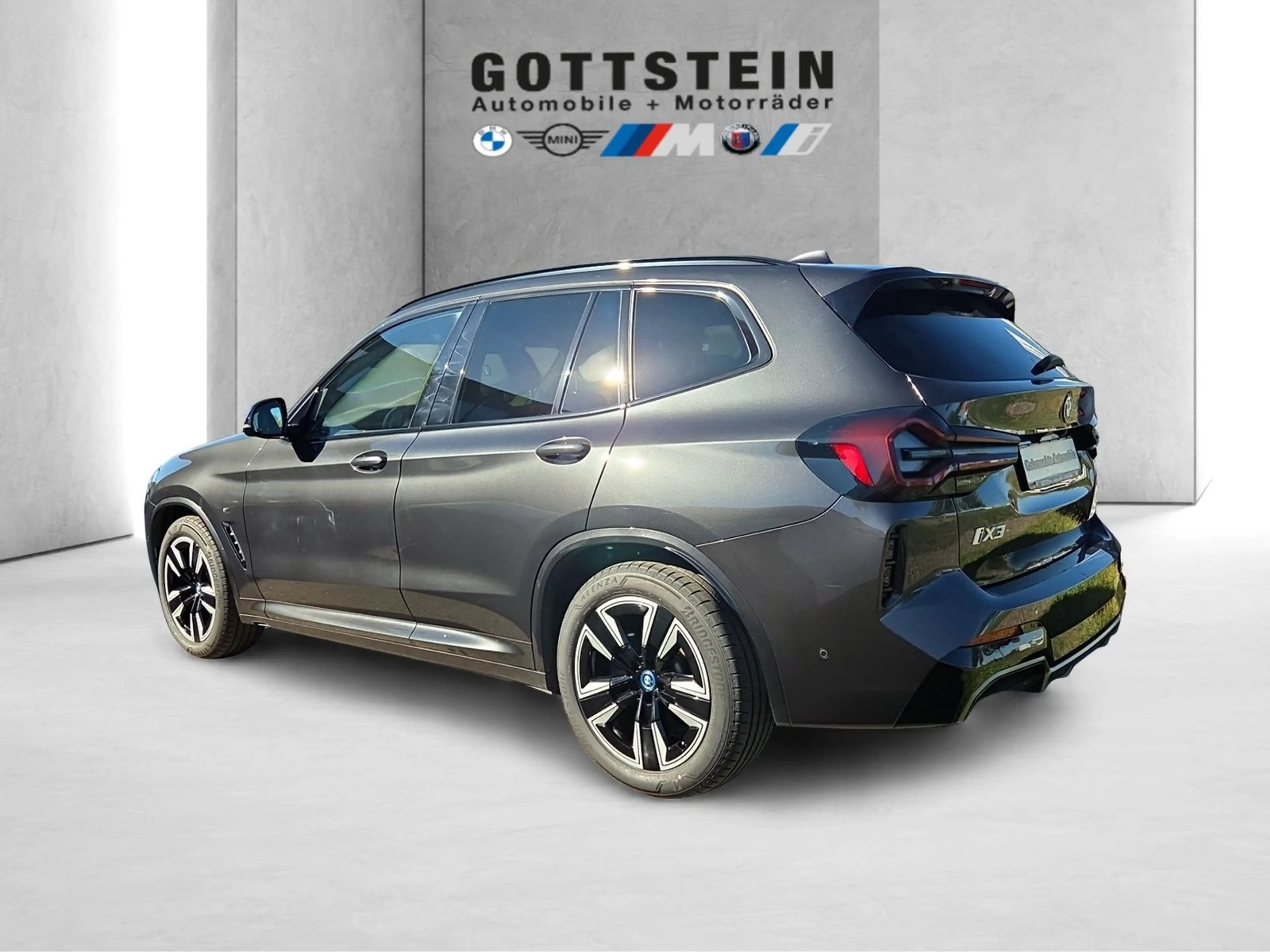 BMW iX3 Inspiring M Shadow Line — photo 8