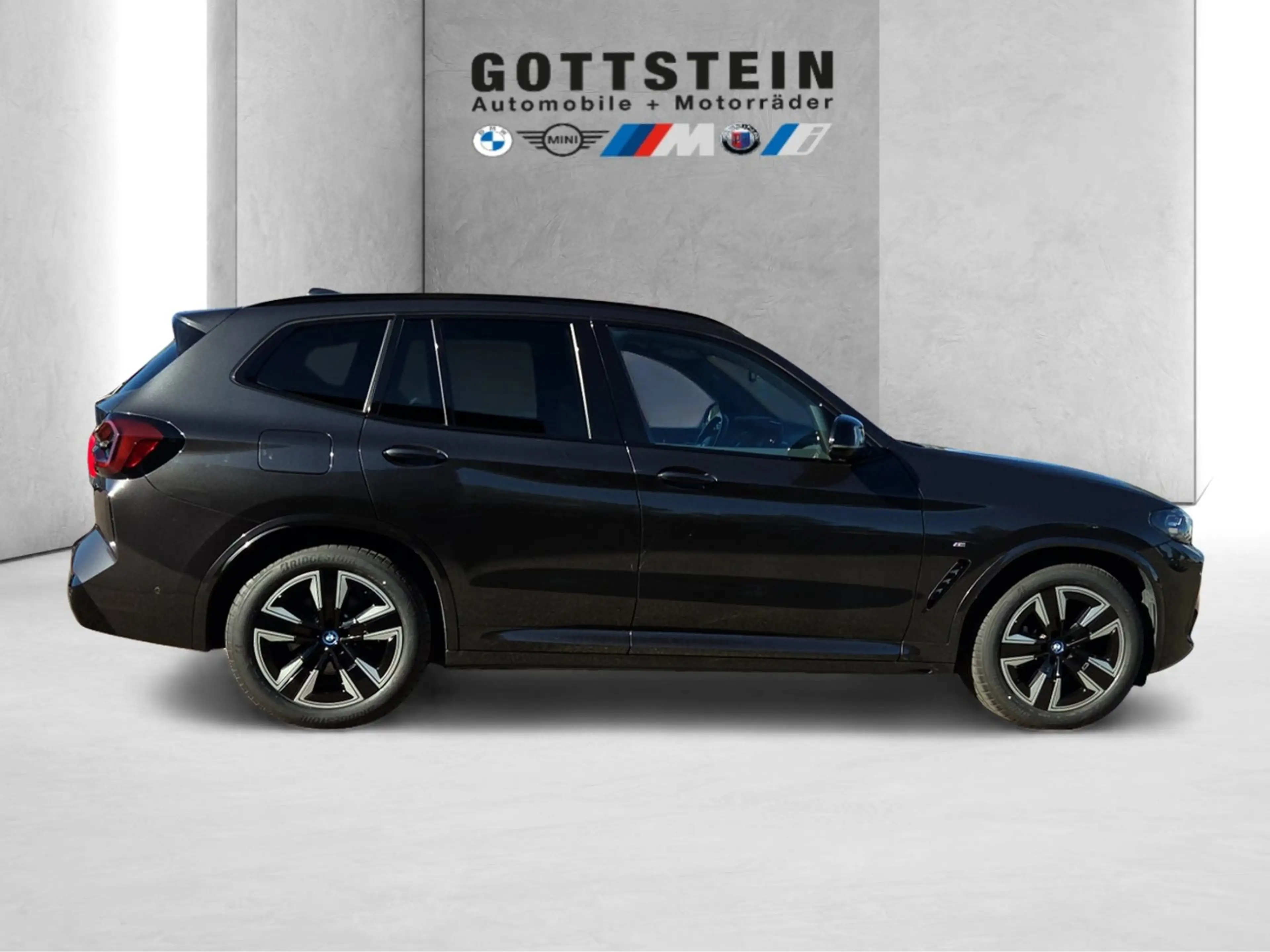 BMW iX3 Inspiring M Shadow Line — photo 7