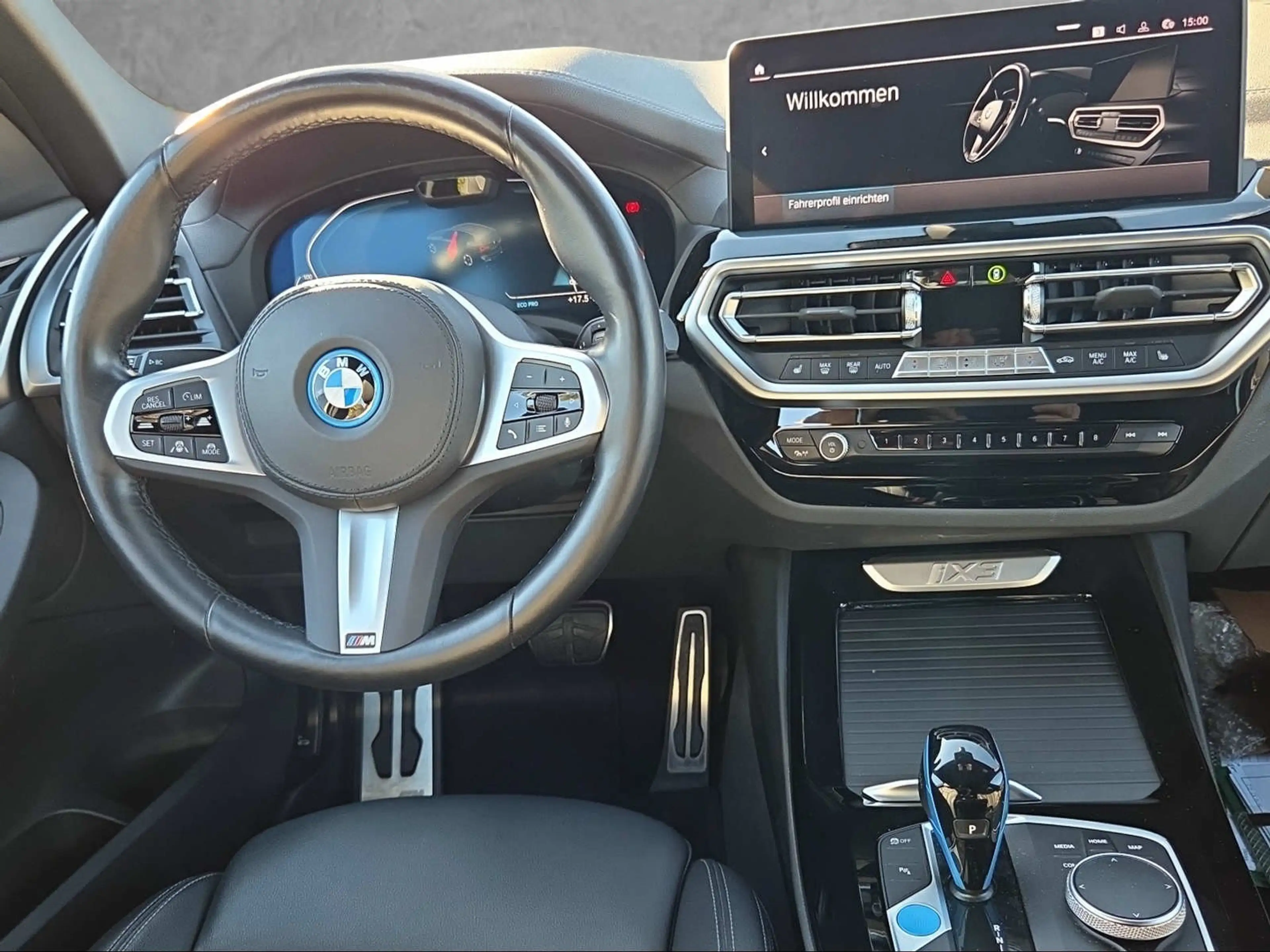 BMW iX3 Inspiring M Shadow Line — photo 14