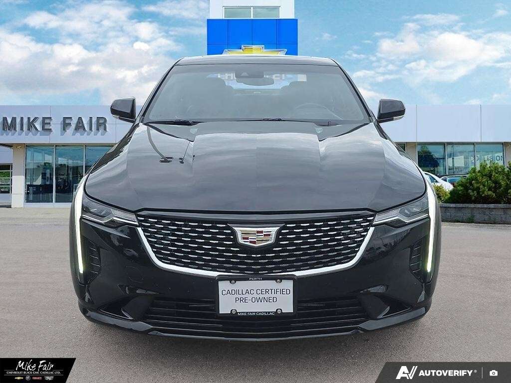 2022 Cadillac CT4 4dr Sdn Luxury — photo 2