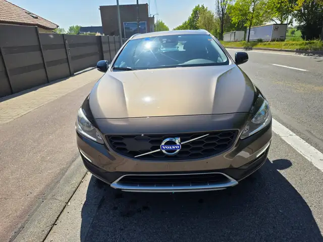 Volvo V60 Cross Country view 2