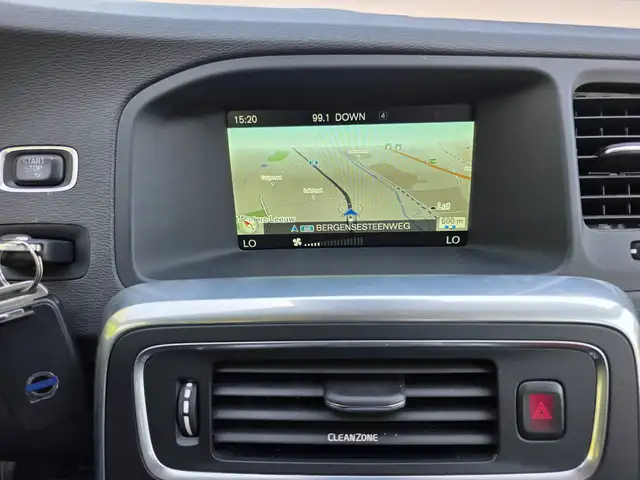 Volvo V60 Cross Country view 14