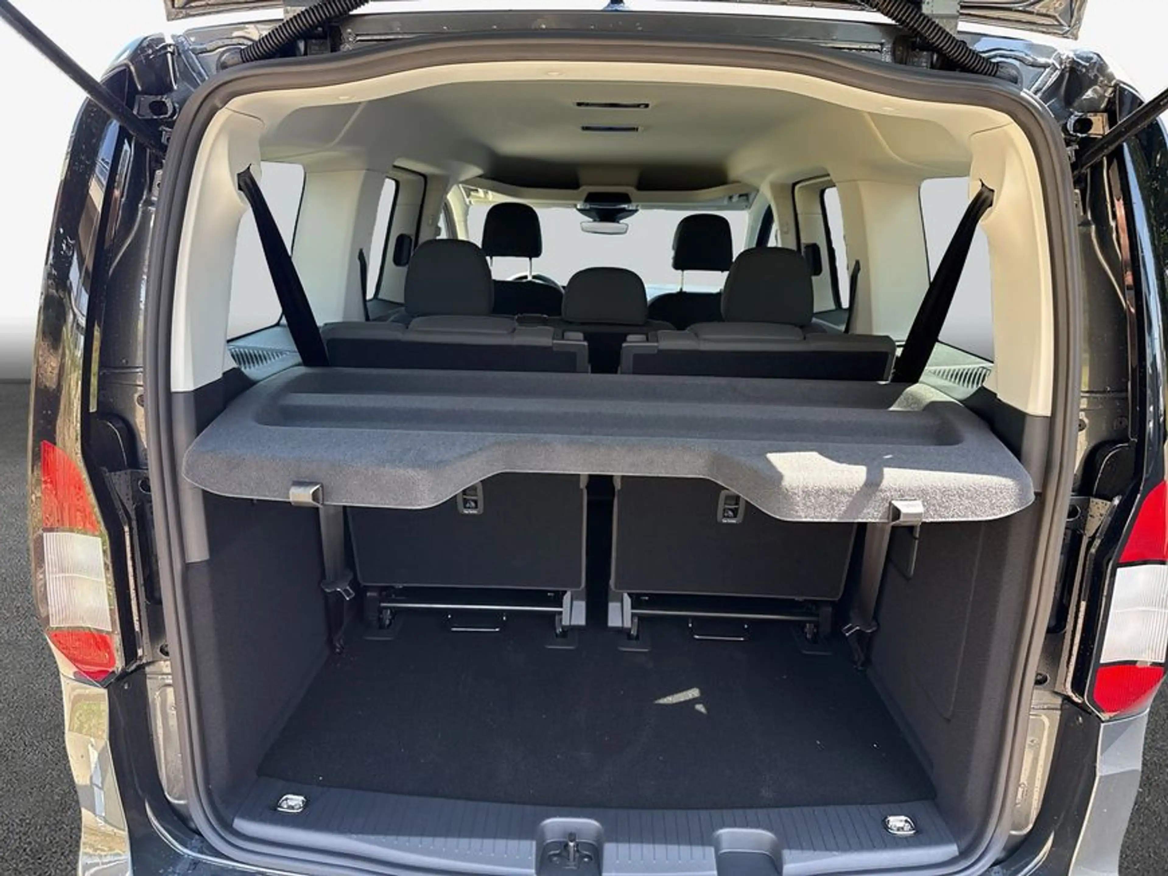 Ford Grand Tourneo Connect 2.0 EcoBlue Aut. TITANIUM 90 — photo 8