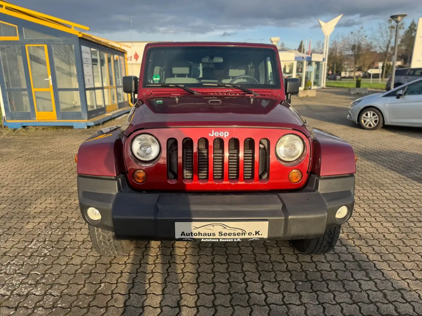 Jeep Wrangler Unlimited Sahara Red - 2