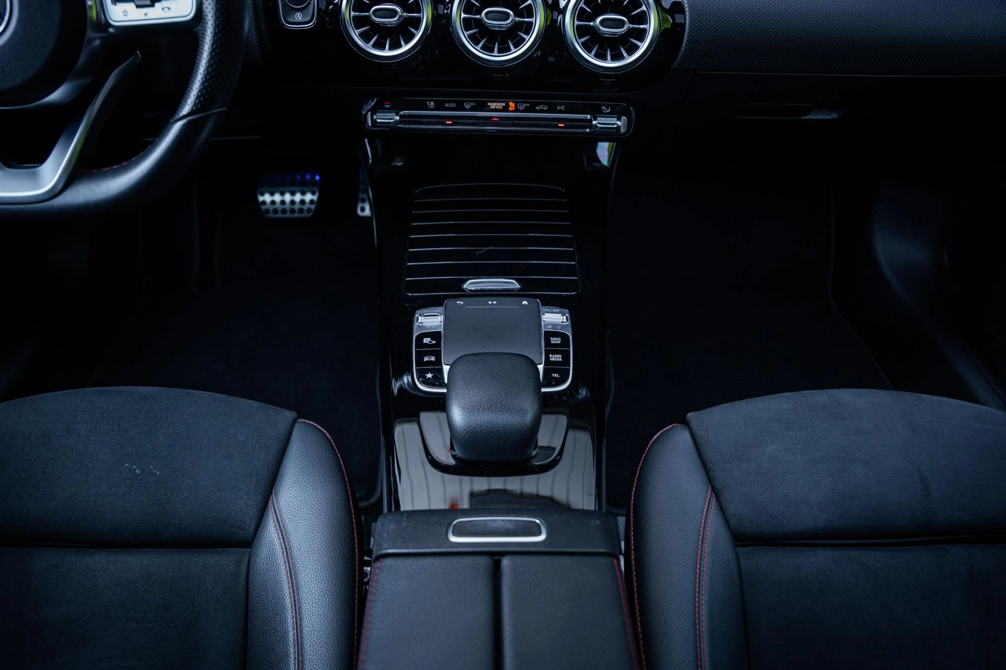 Mercedes-Benz A 200 AMG Launch Edition |Pano-dak|Sfeerverl.|Camera|Dea — photo 22