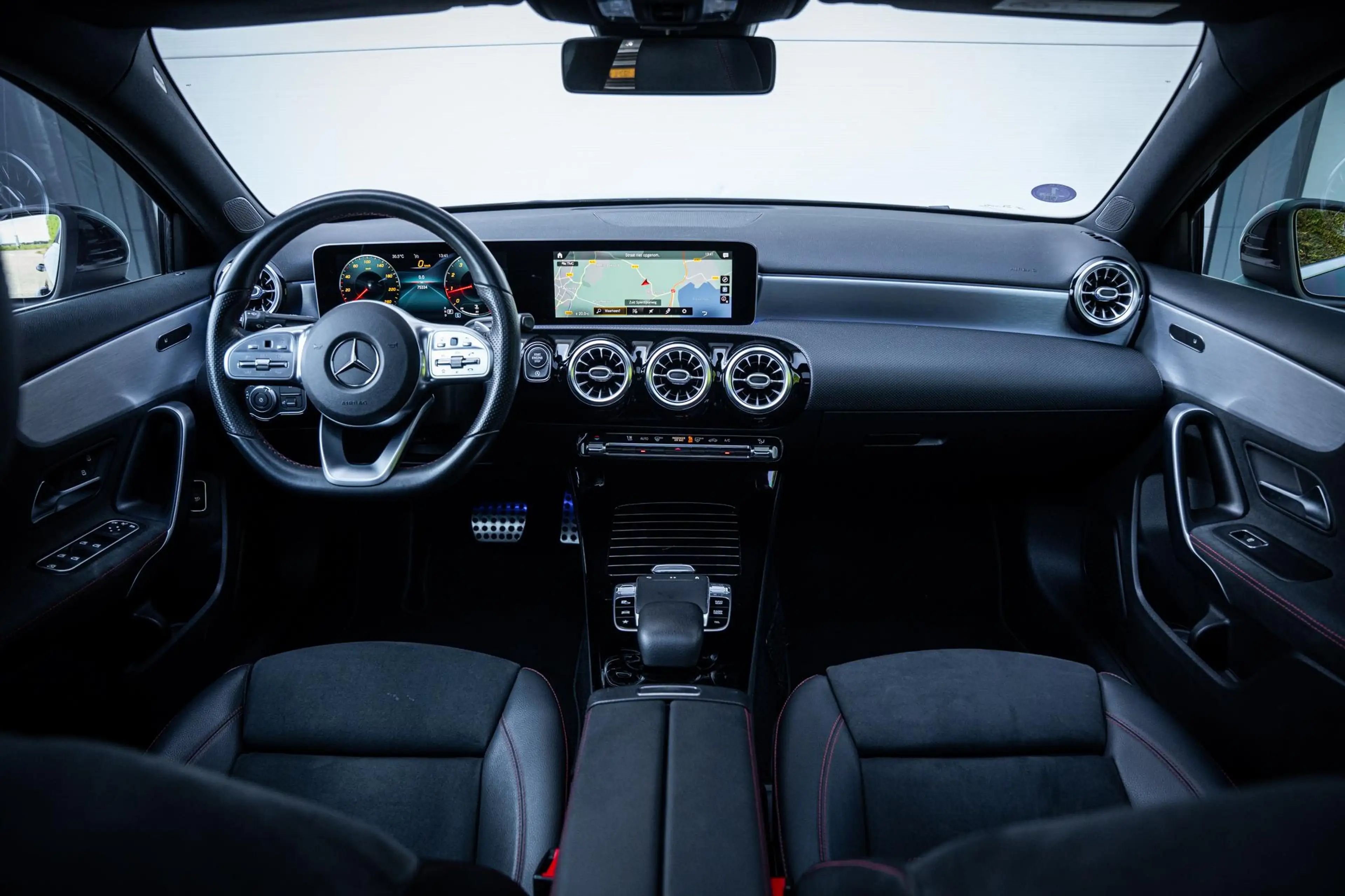 Mercedes-Benz A 200 AMG Launch Edition |Pano-dak|Sfeerverl.|Camera|Dea — photo 21