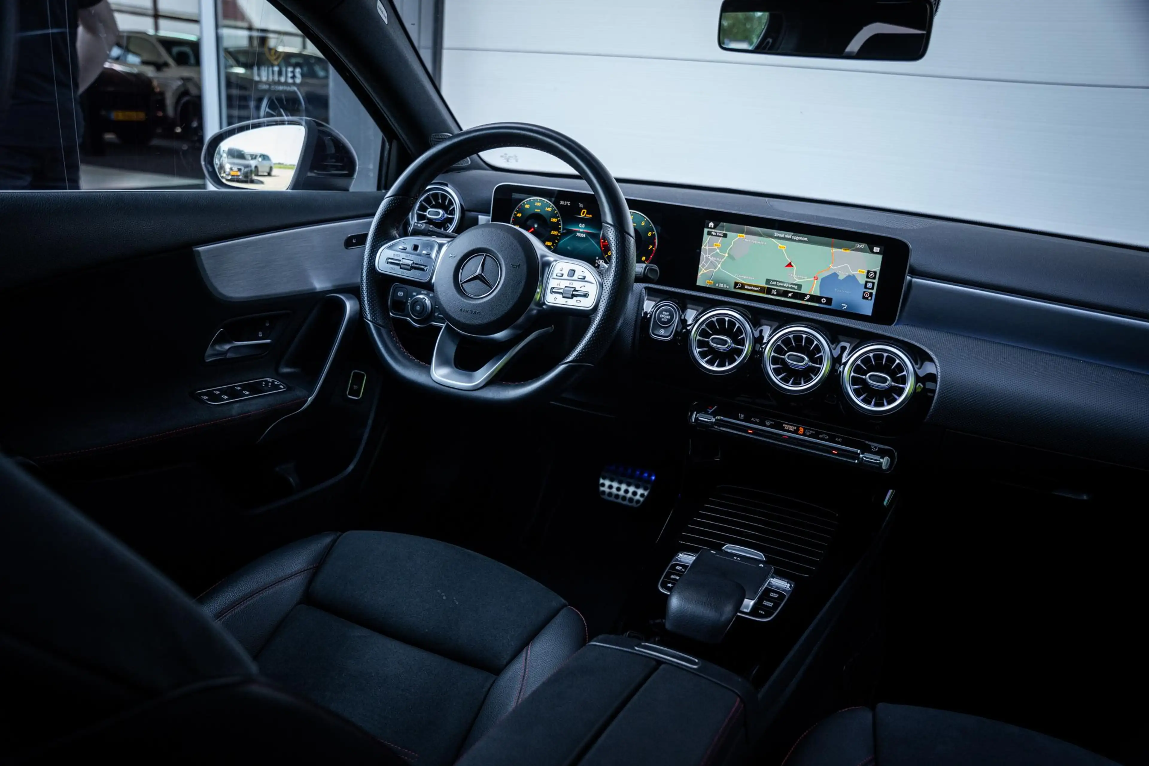 Mercedes-Benz A 200 AMG Launch Edition |Pano-dak|Sfeerverl.|Camera|Dea — photo 43