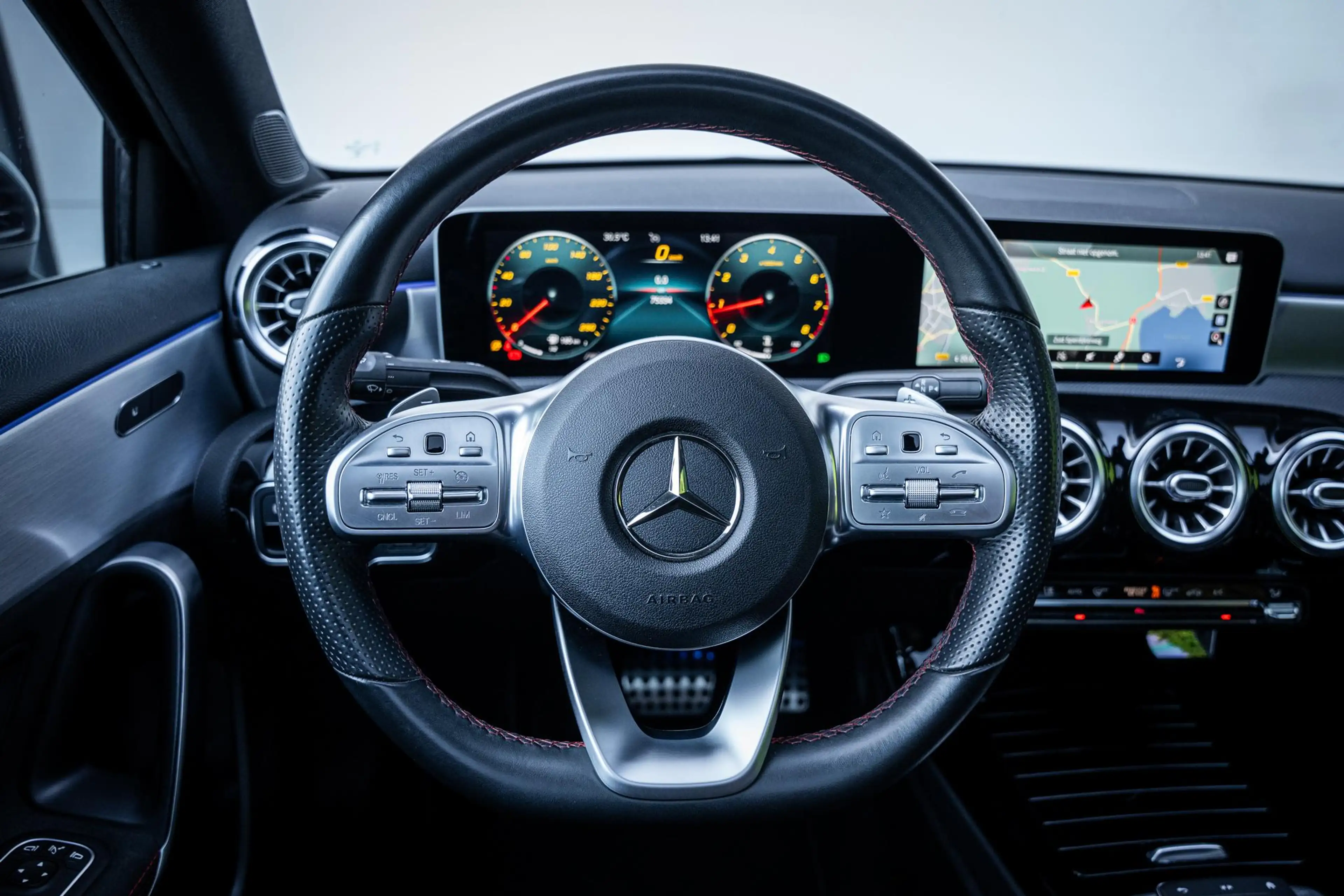 Mercedes-Benz A 200 AMG Launch Edition |Pano-dak|Sfeerverl.|Camera|Dea — photo 41