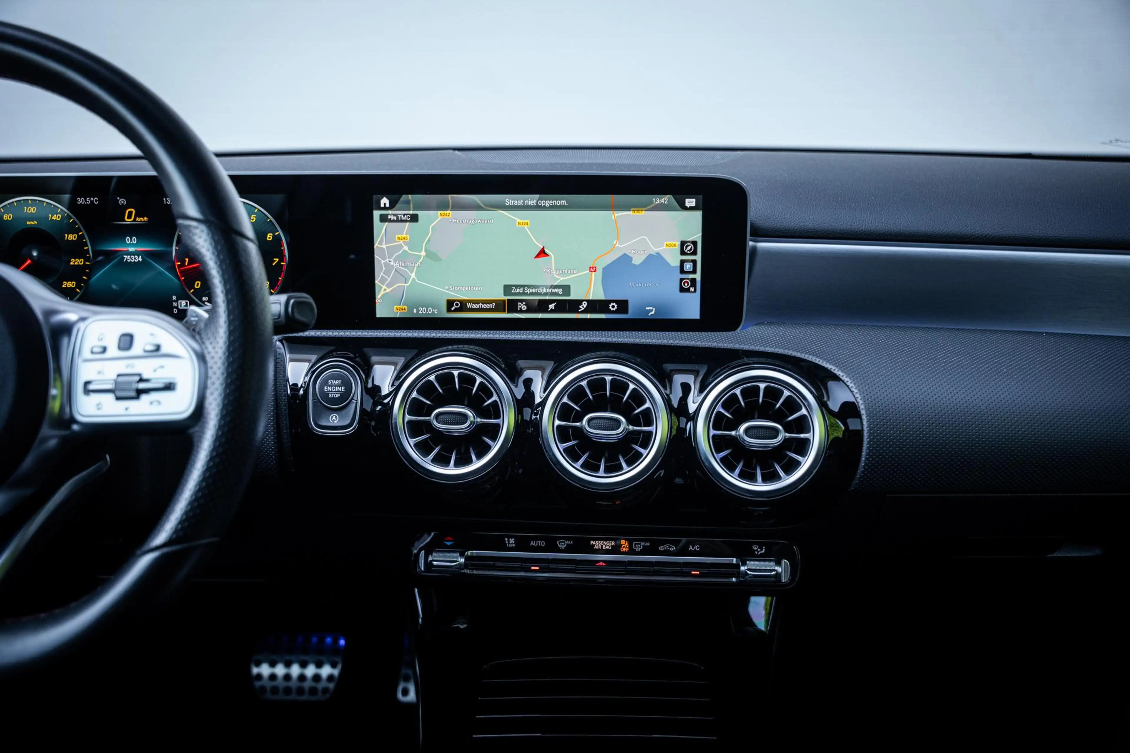 Mercedes-Benz A 200 AMG Launch Edition |Pano-dak|Sfeerverl.|Camera|Dea — photo 23