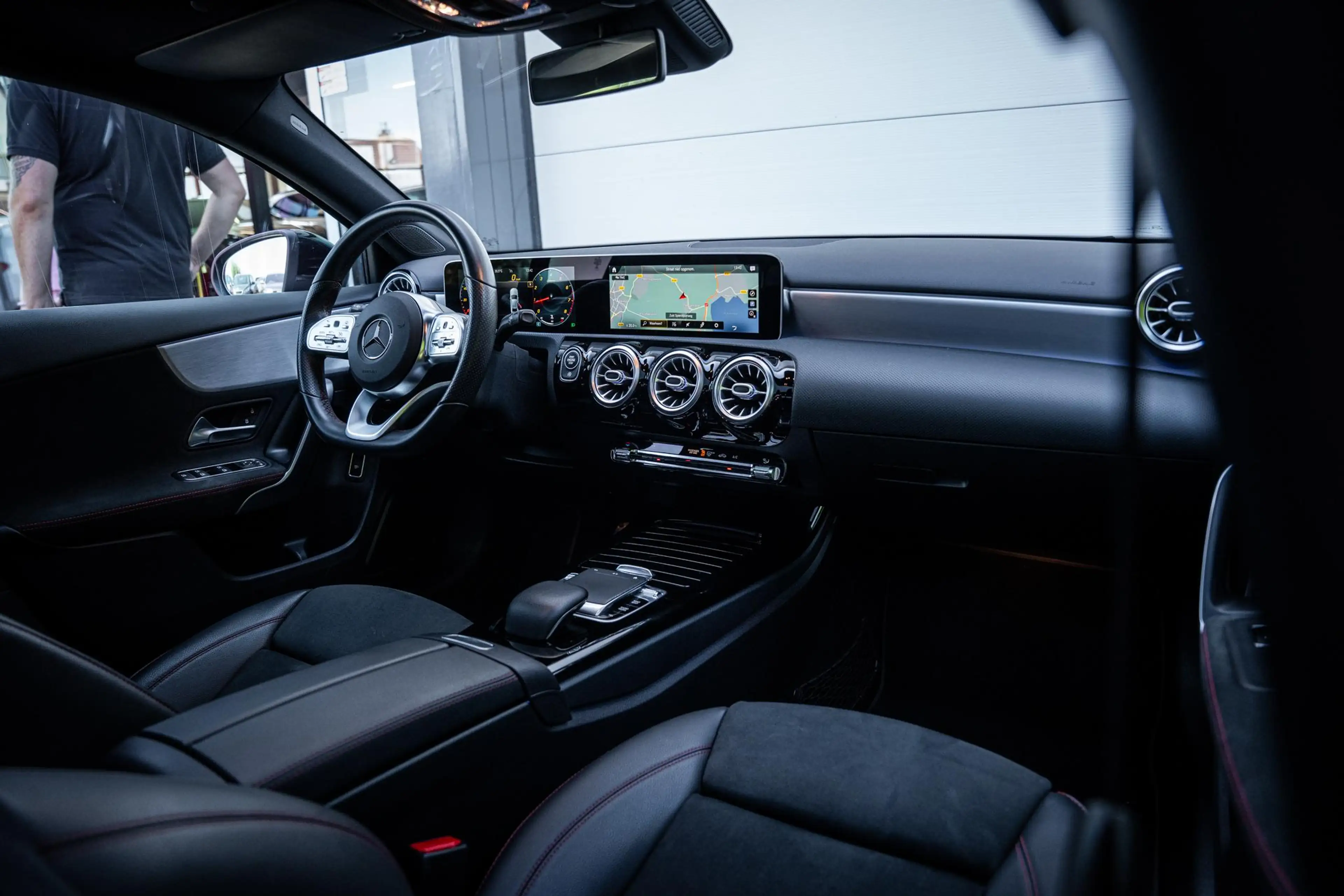 Mercedes-Benz A 200 AMG Launch Edition |Pano-dak|Sfeerverl.|Camera|Dea — photo 31
