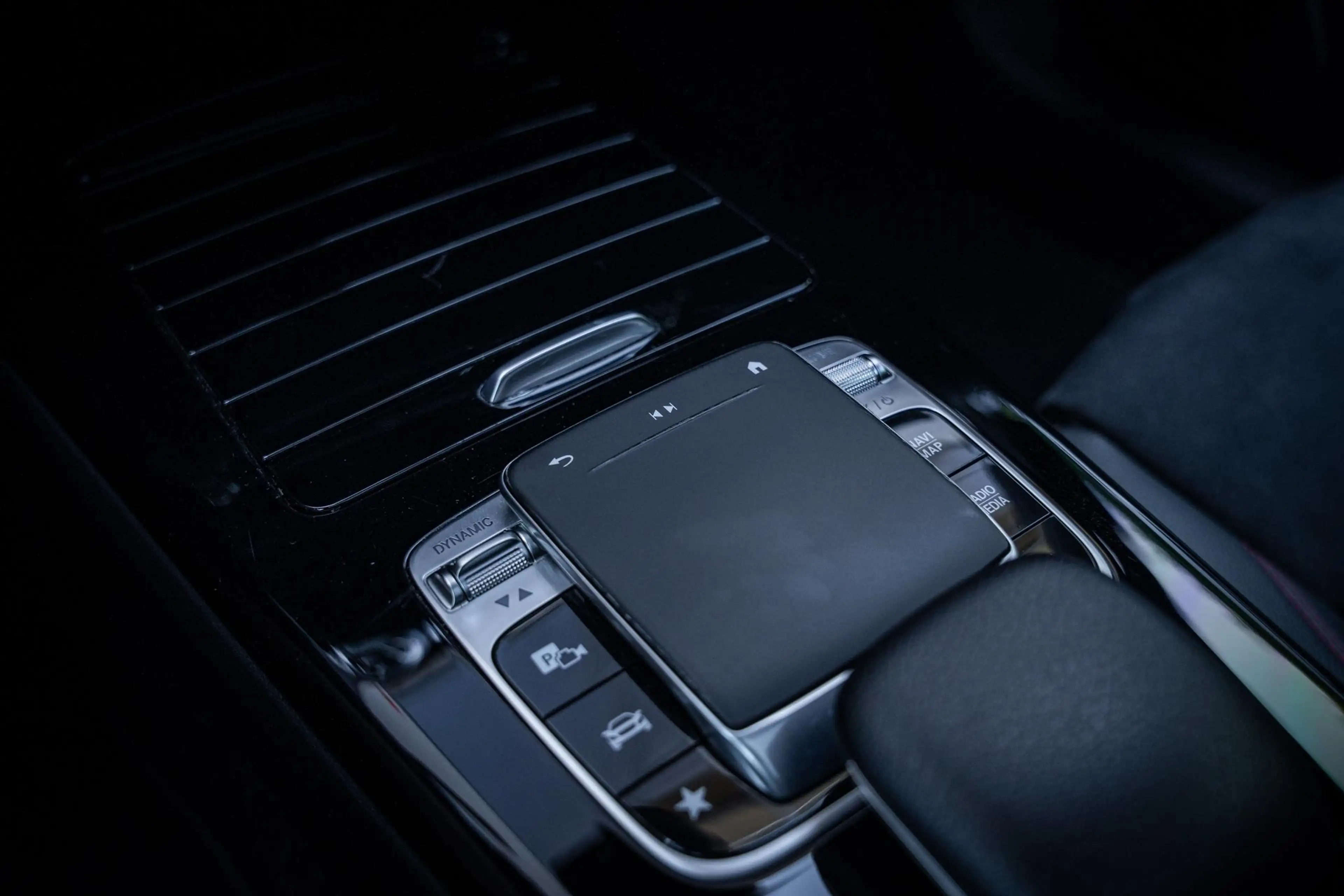 Mercedes-Benz A 200 AMG Launch Edition |Pano-dak|Sfeerverl.|Camera|Dea — photo 33