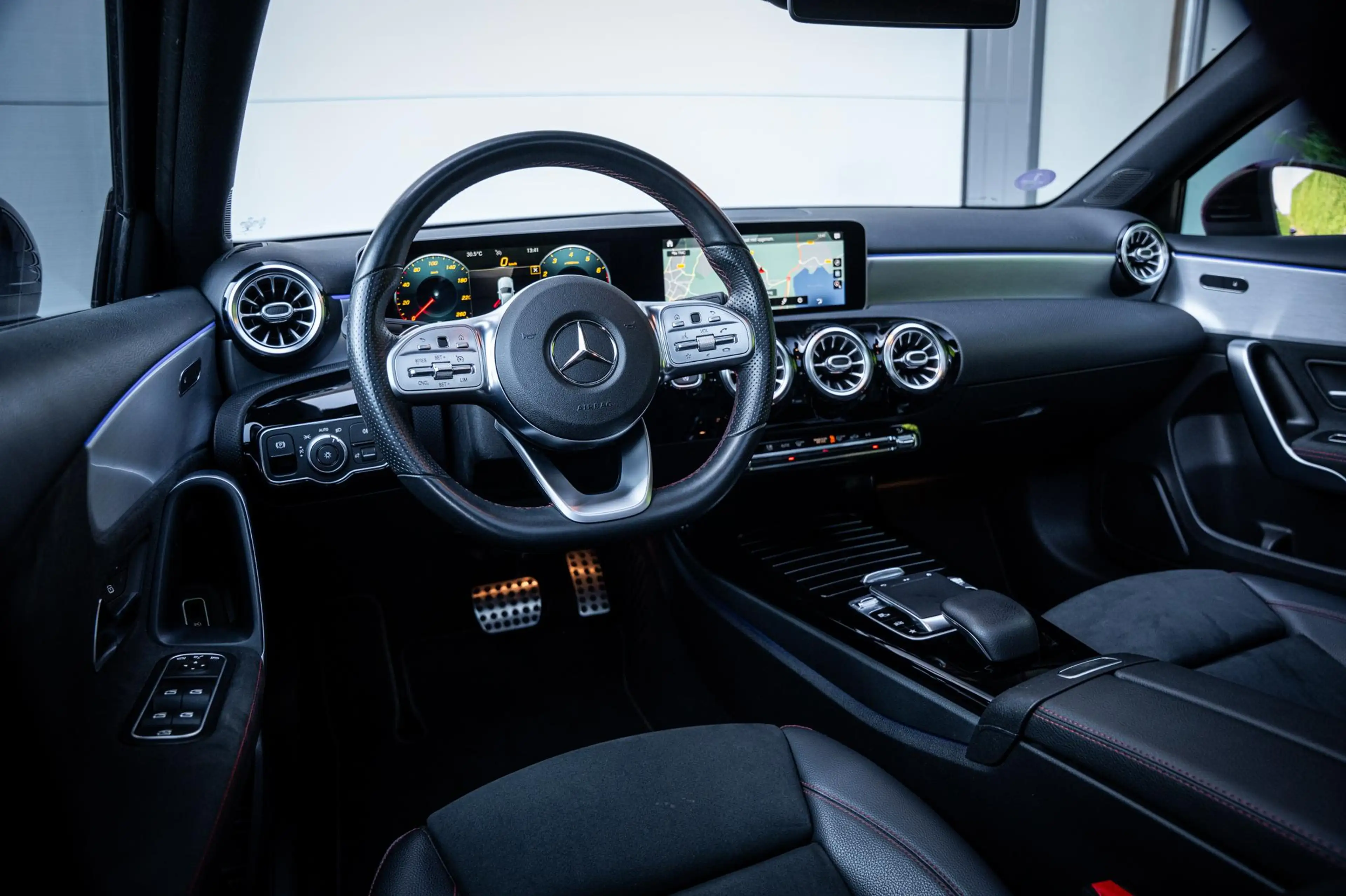 Mercedes-Benz A 200 AMG Launch Edition |Pano-dak|Sfeerverl.|Camera|Dea — photo 45