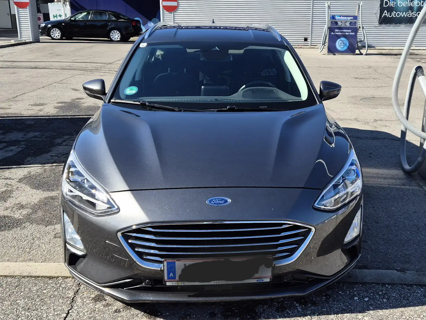 Ford Focus Focus Traveller 1,5 EcoBlue Titanium Business Titanium Business Grau - 2