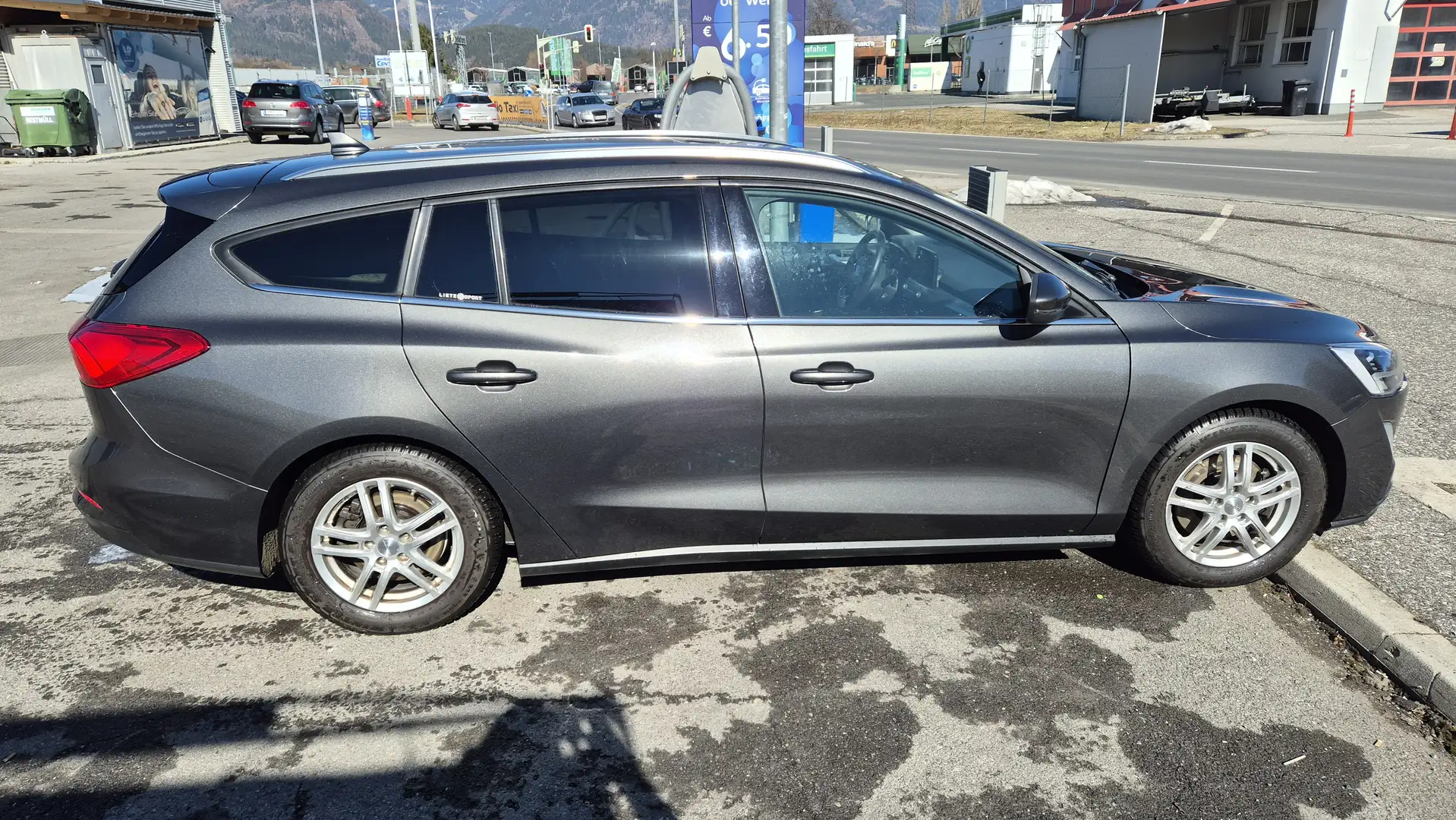 Ford Focus Focus Traveller 1,5 EcoBlue Titanium Business Titanium Business Grau - 1