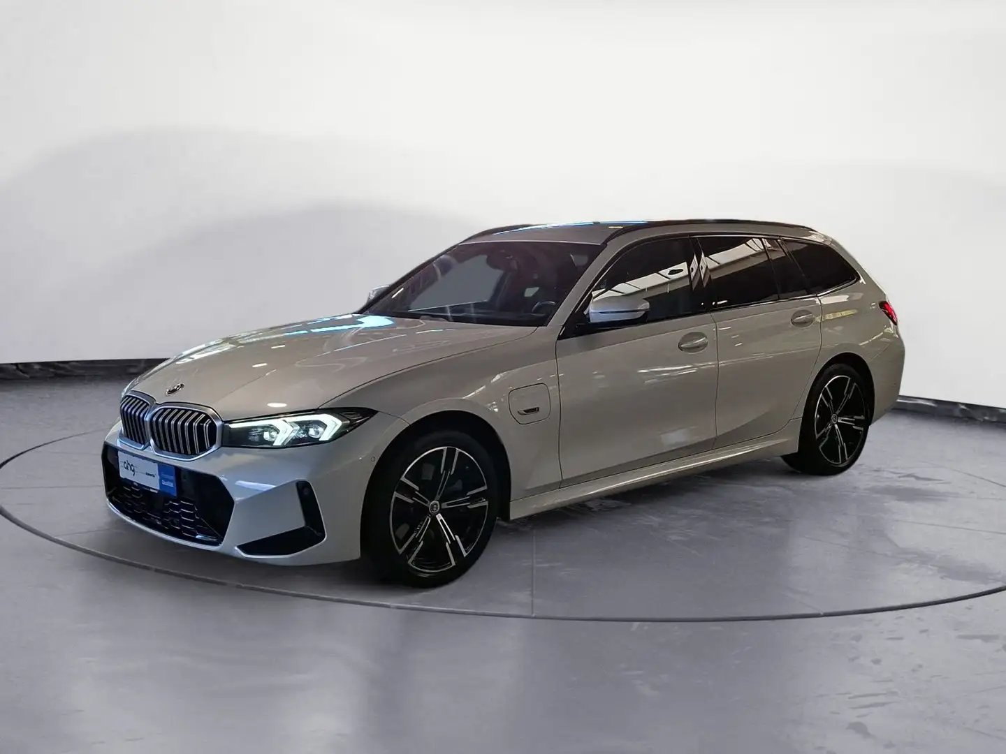 BMW 330 e xDrive Touring M Sport AHK ACC Weiß - 2