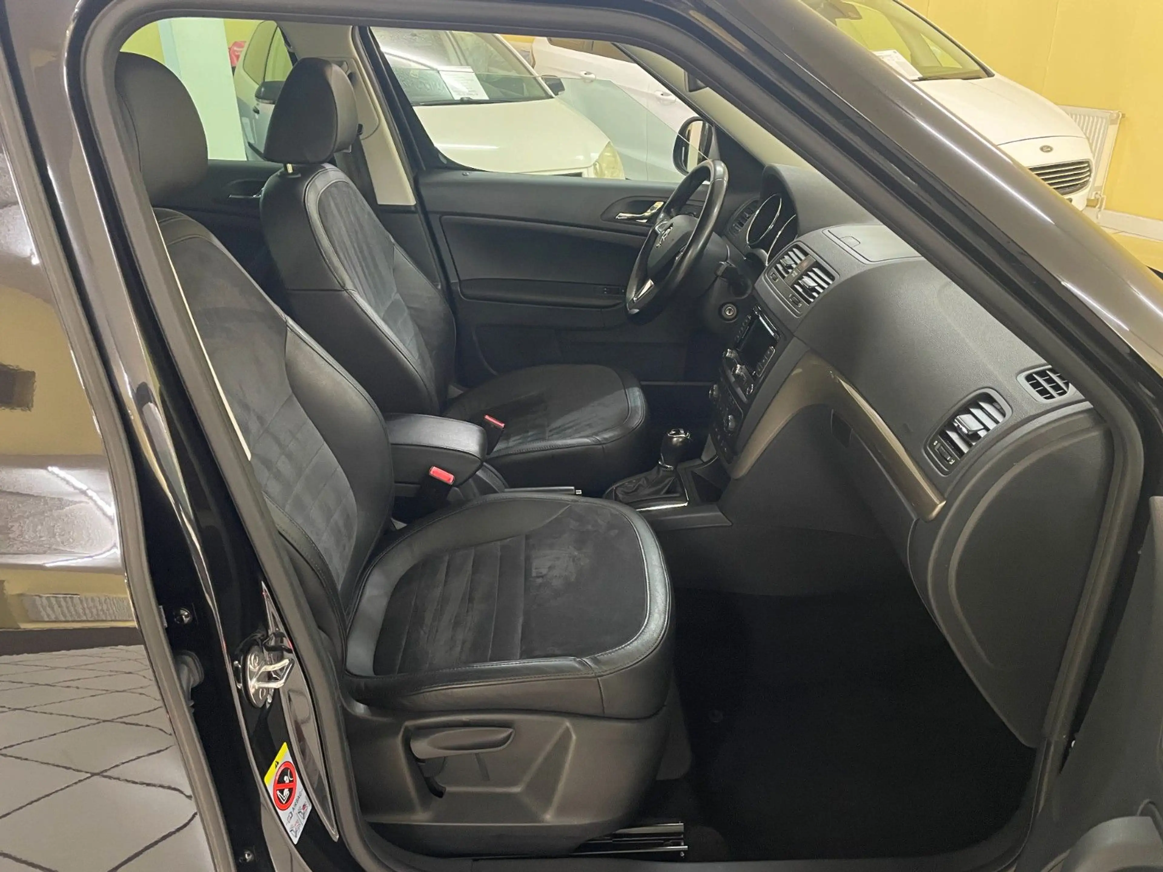 Skoda Yeti Elegance Outdoor 4x4 DSG, Navi,Xenon,AHK — photo 9