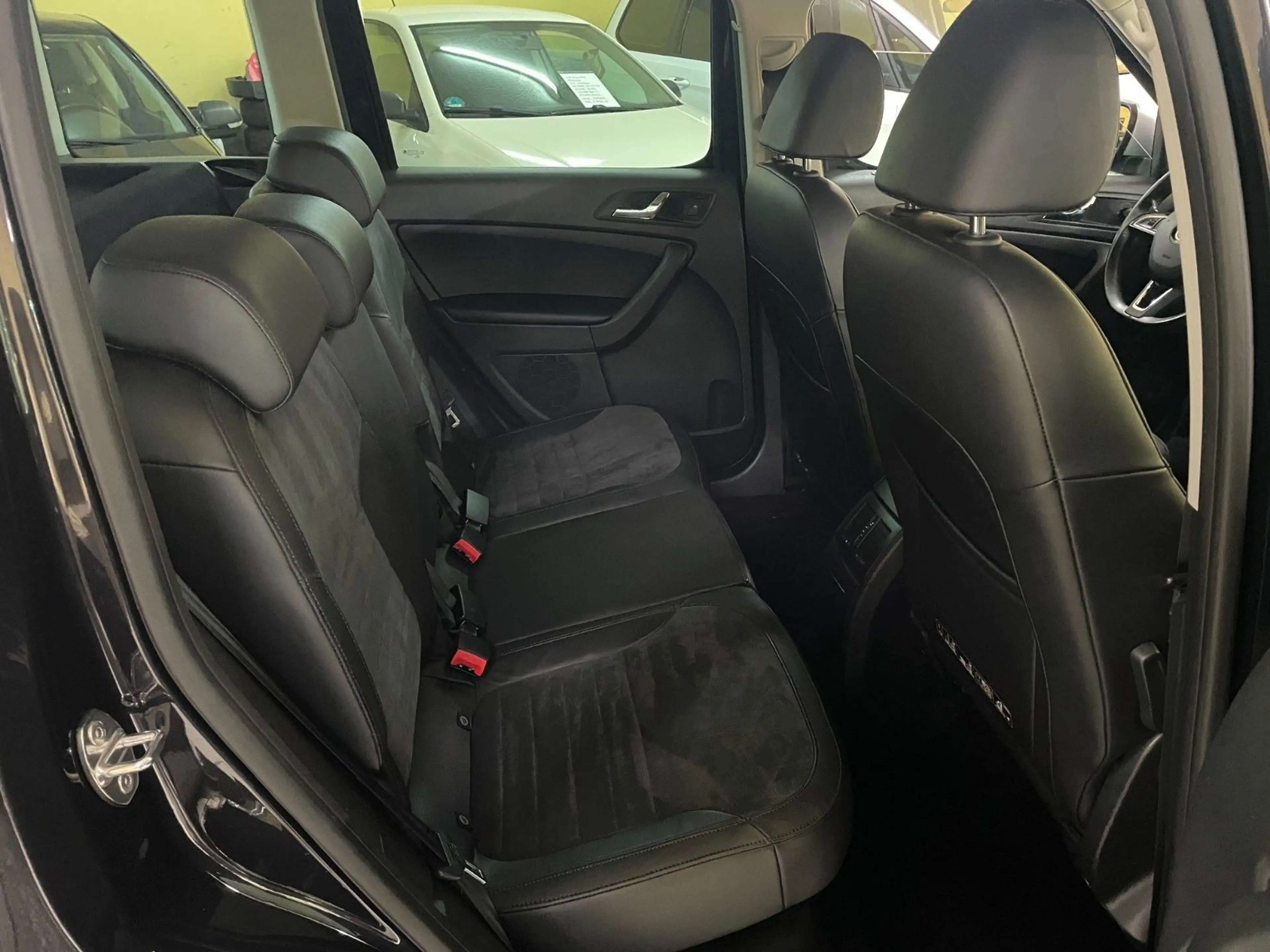 Skoda Yeti Elegance Outdoor 4x4 DSG, Navi,Xenon,AHK — photo 10