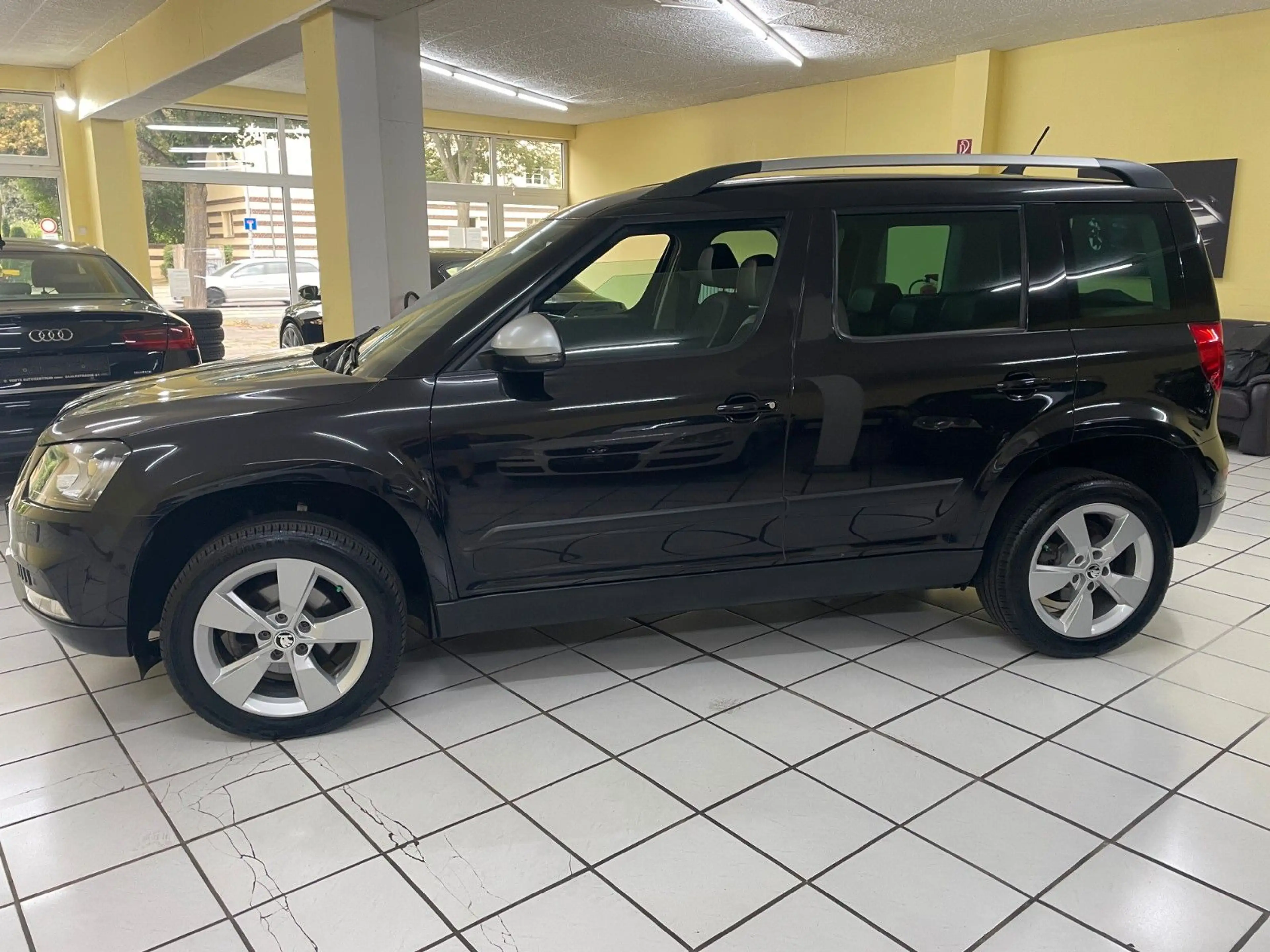 Skoda Yeti Elegance Outdoor 4x4 DSG, Navi,Xenon,AHK — photo 4