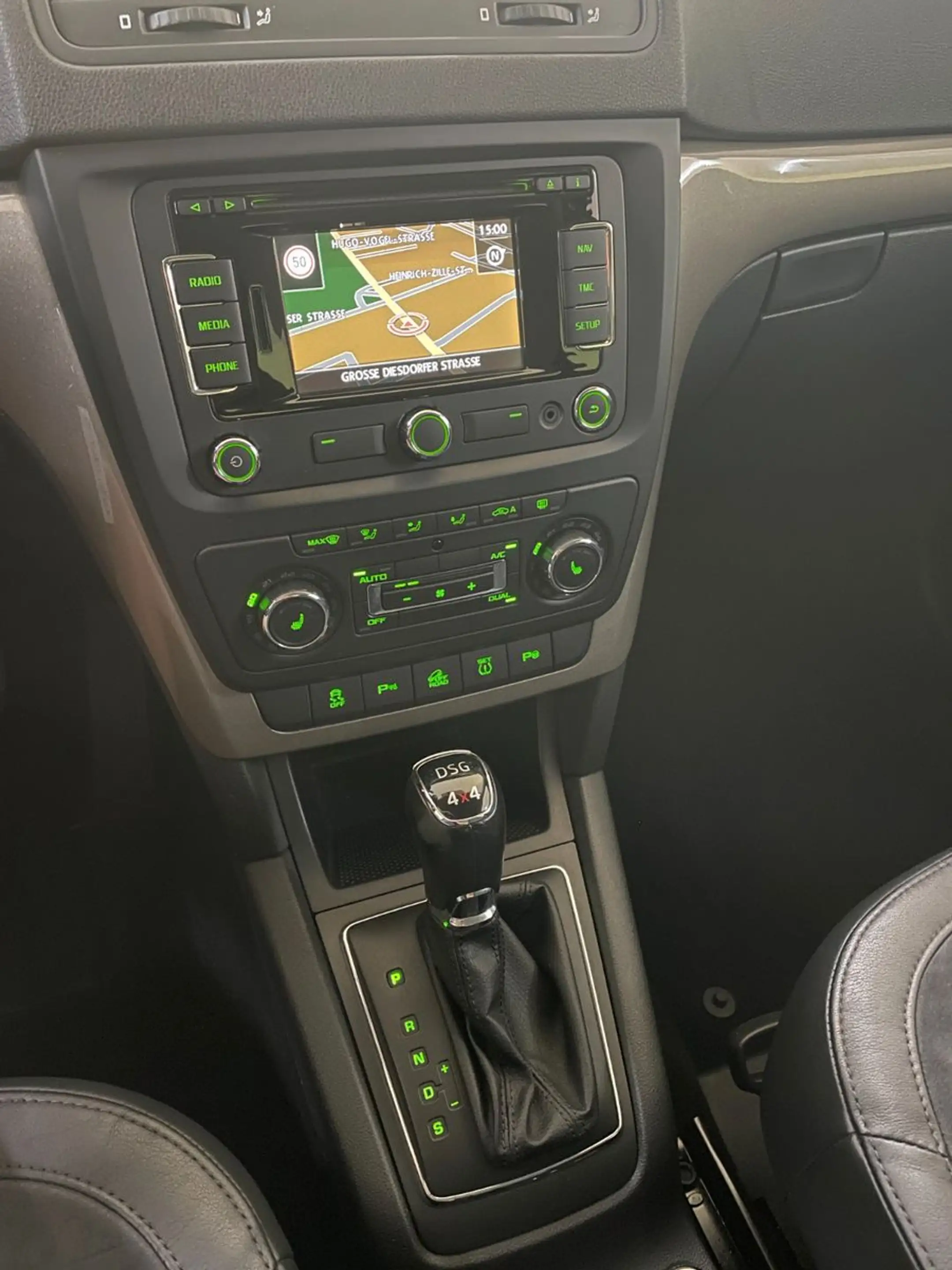 Skoda Yeti Elegance Outdoor 4x4 DSG, Navi,Xenon,AHK — photo 13