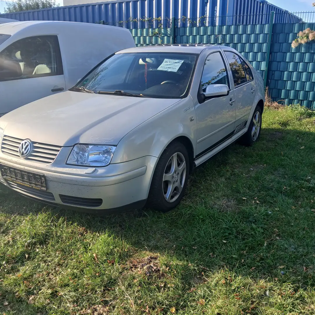 Volkswagen Bora 2.0 Sport Edition - 1