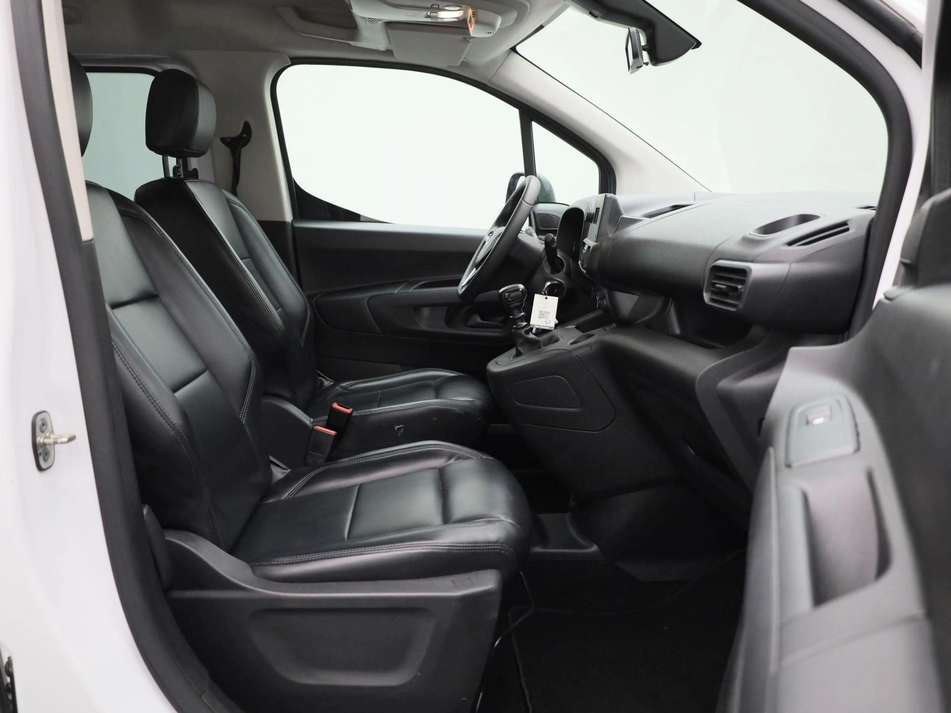 Opel Combo Life 1.5 Turbo D 100 MT6 Edition | PDC A | Bluetooth | — photo 13
