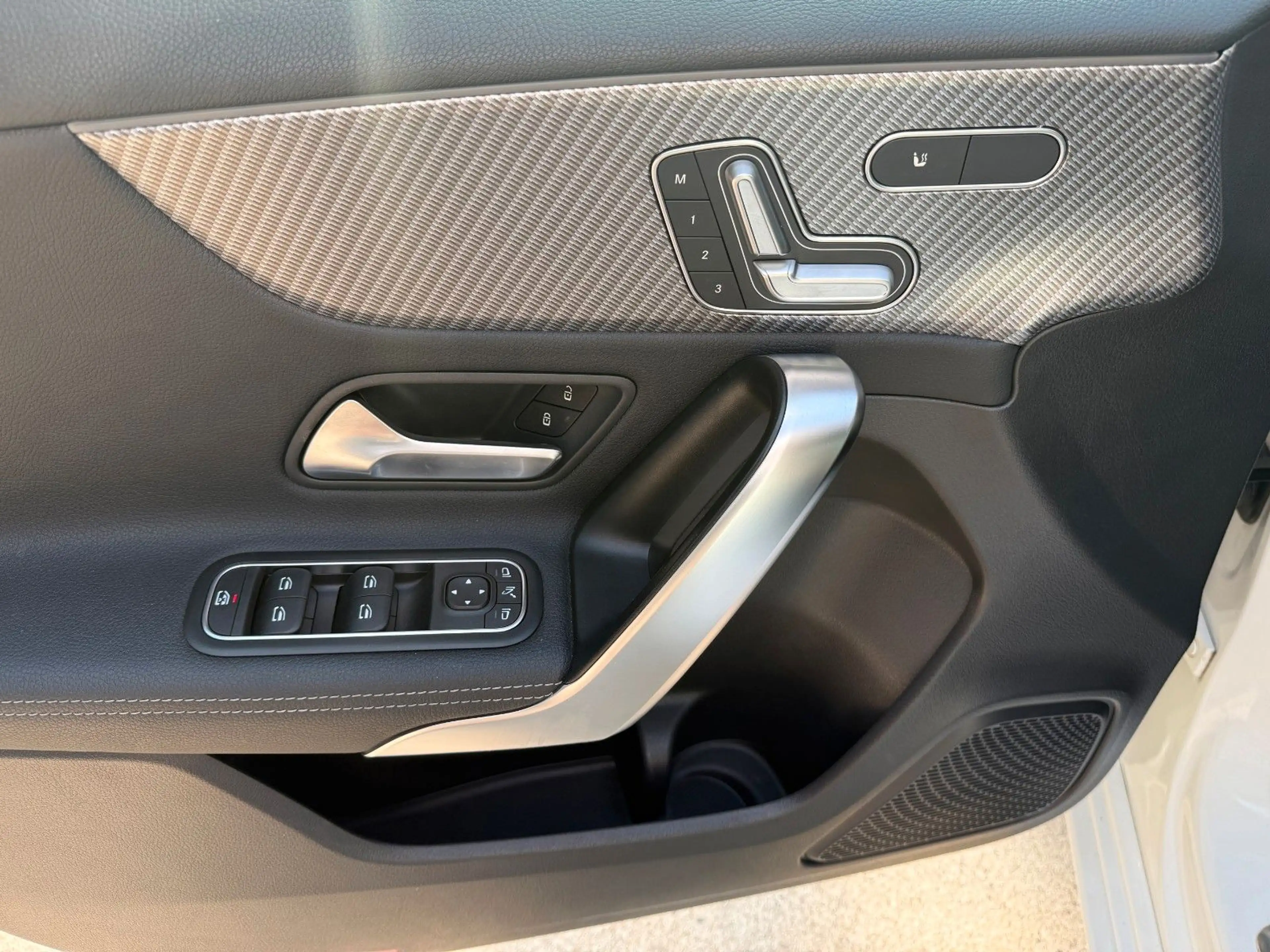 Mercedes-Benz A 180 A TOP AUSSTATTUNG MEMORY 360° KAM GARANTIE — photo 13