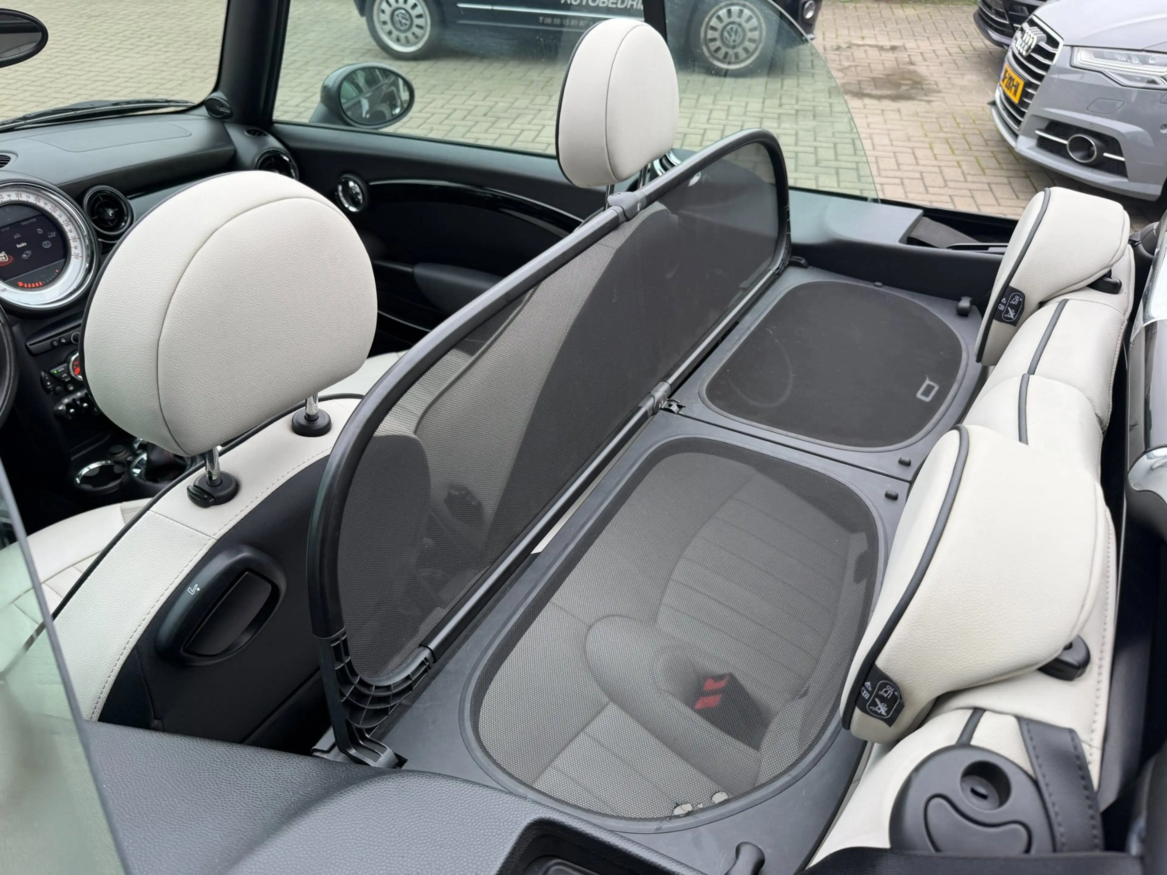 MINI Cooper S Cabrio 1.6 Chili Works / Harman & Kardon / Leder / Cruise — photo 44