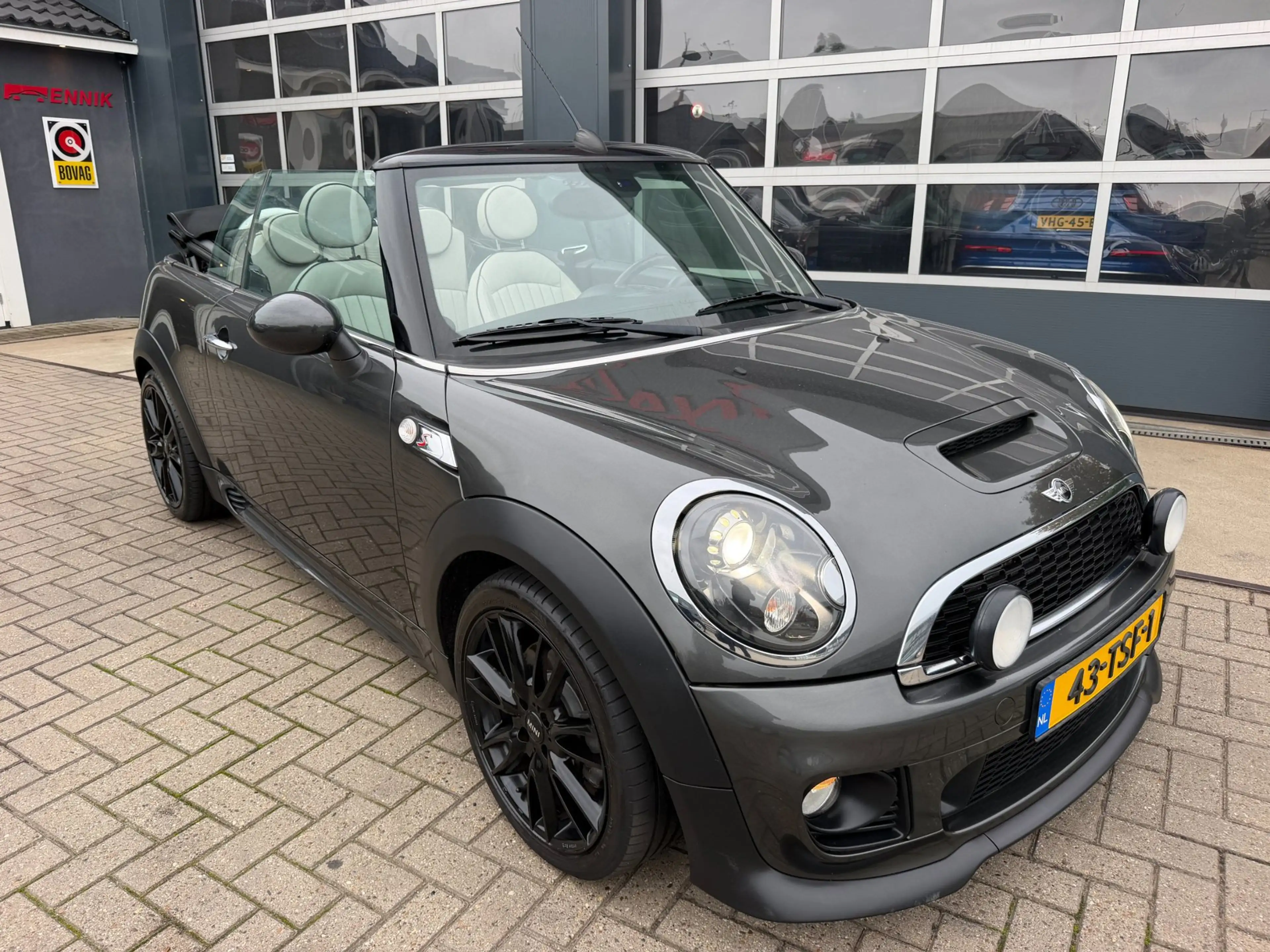 MINI Cooper S Cabrio 1.6 Chili Works / Harman & Kardon / Leder / Cruise — photo 39