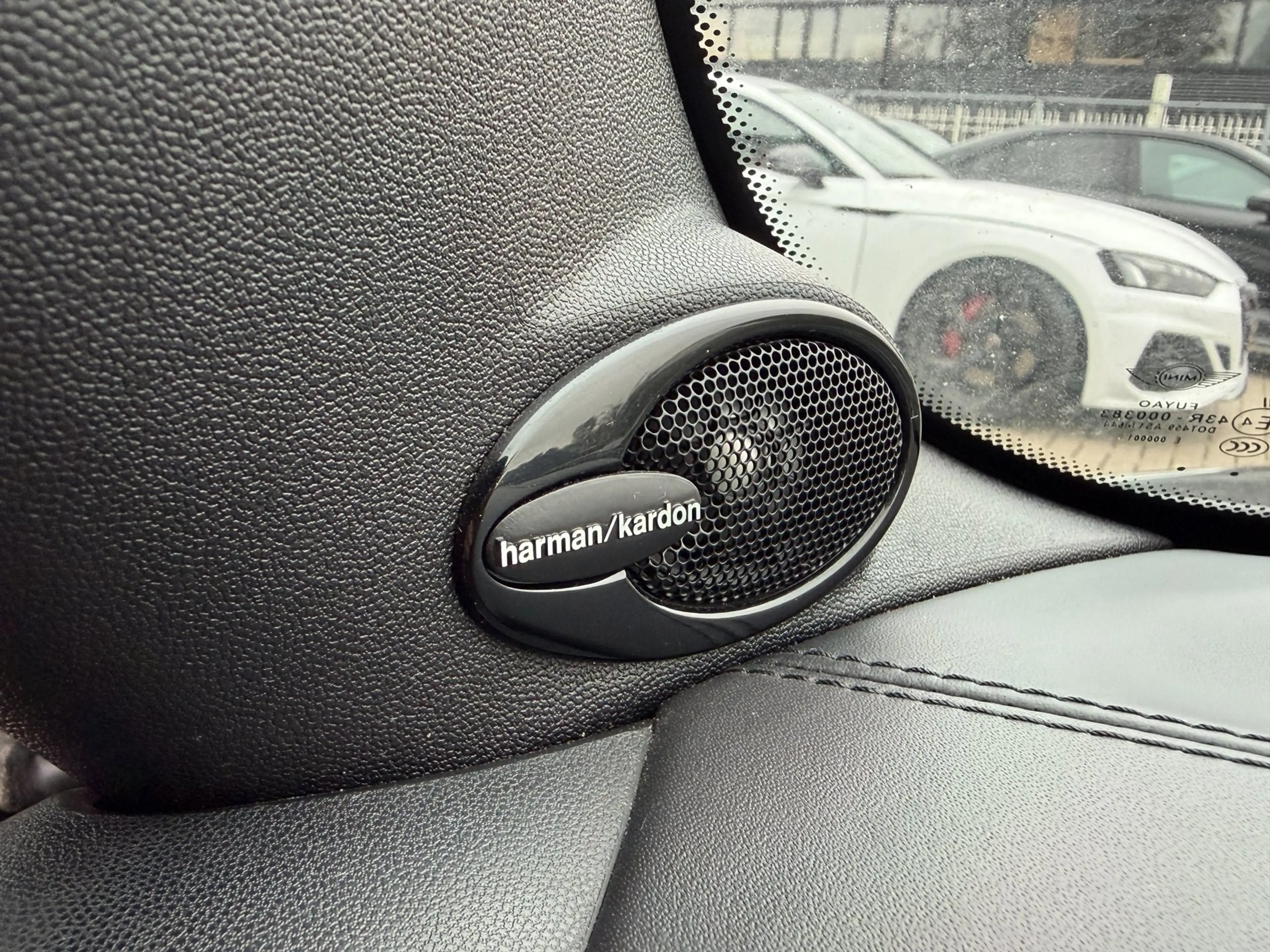 MINI Cooper S Cabrio 1.6 Chili Works / Harman & Kardon / Leder / Cruise — photo 36