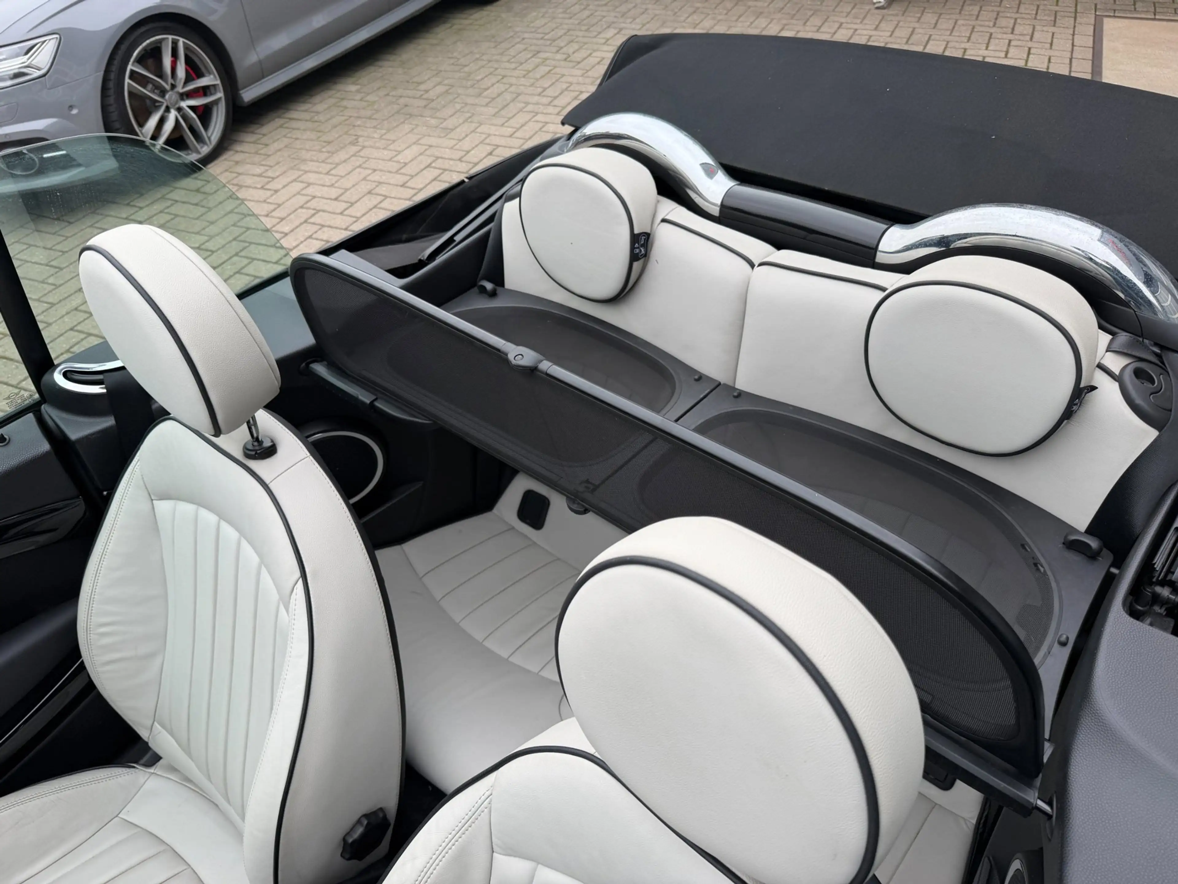 MINI Cooper S Cabrio 1.6 Chili Works / Harman & Kardon / Leder / Cruise — photo 45