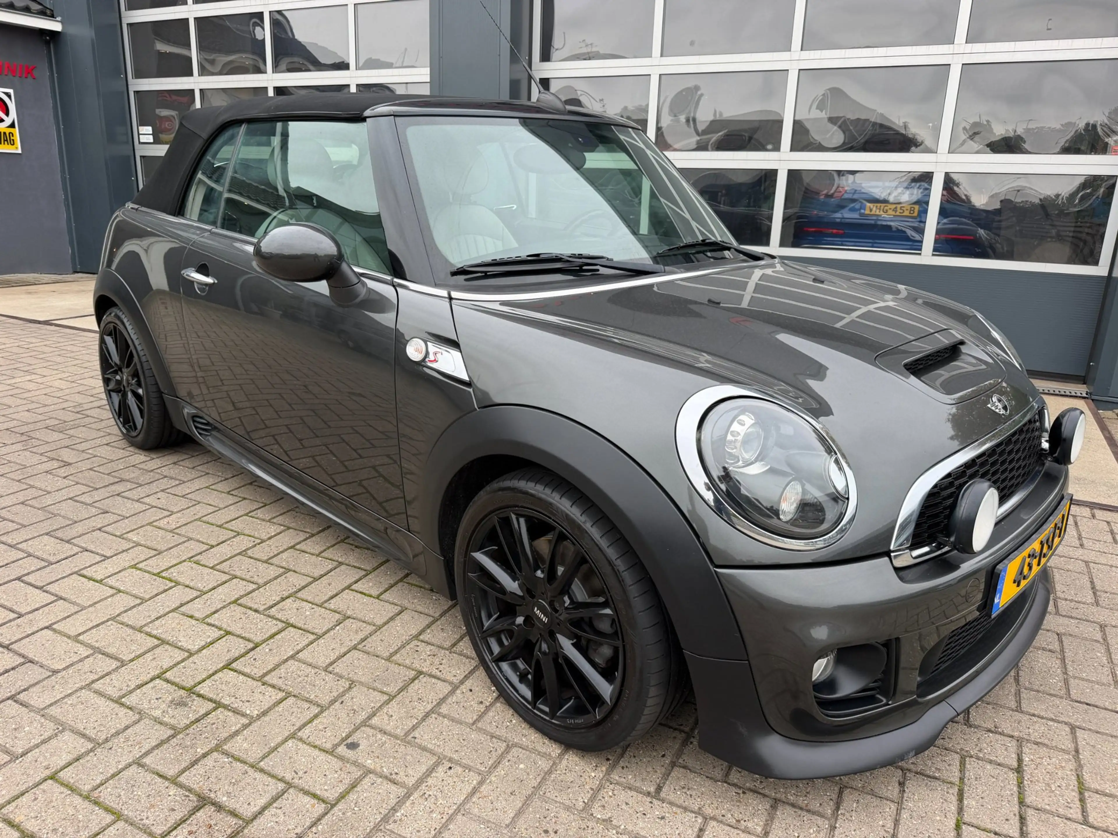 MINI Cooper S Cabrio 1.6 Chili Works / Harman & Kardon / Leder / Cruise — photo 5