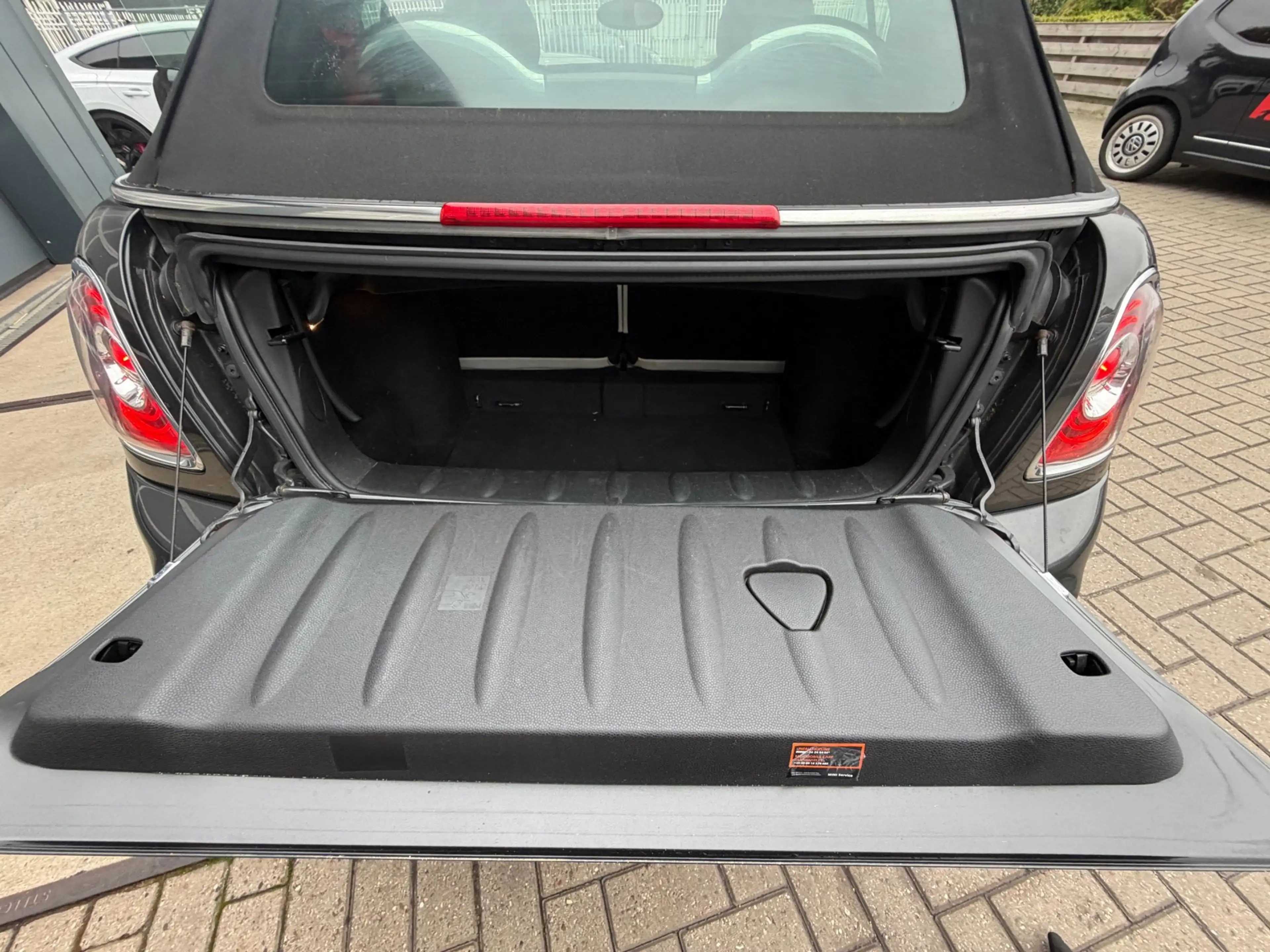 MINI Cooper S Cabrio 1.6 Chili Works / Harman & Kardon / Leder / Cruise — photo 38