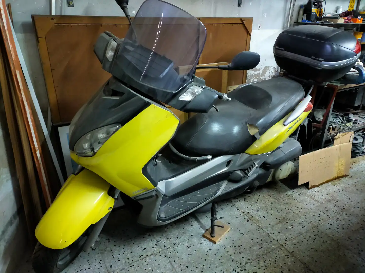 Yamaha X-Max 250 Amarillo - 1