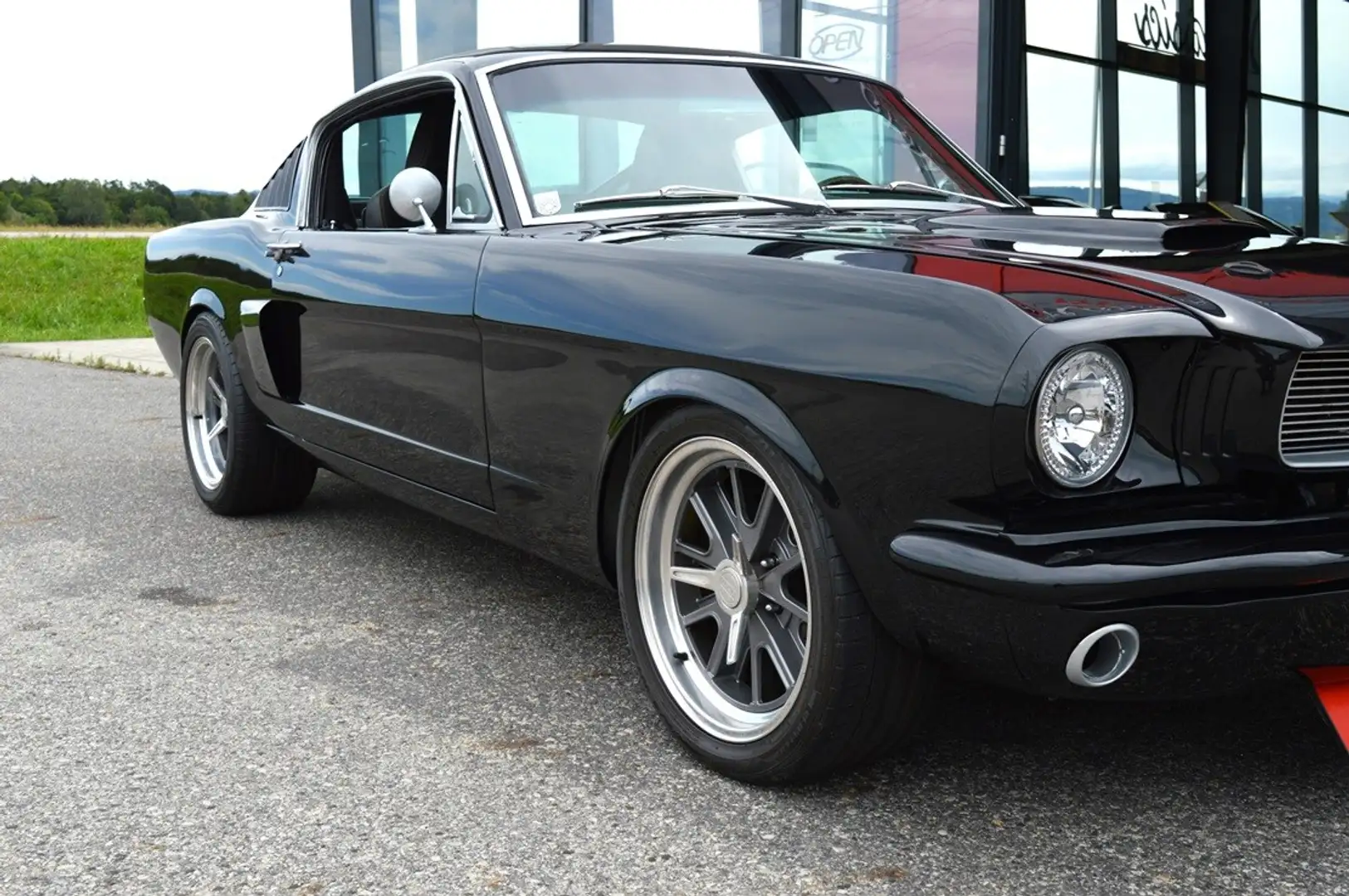 Ford Mustang Fastback RestoMod LS3 Kompressor Schwarz - 2