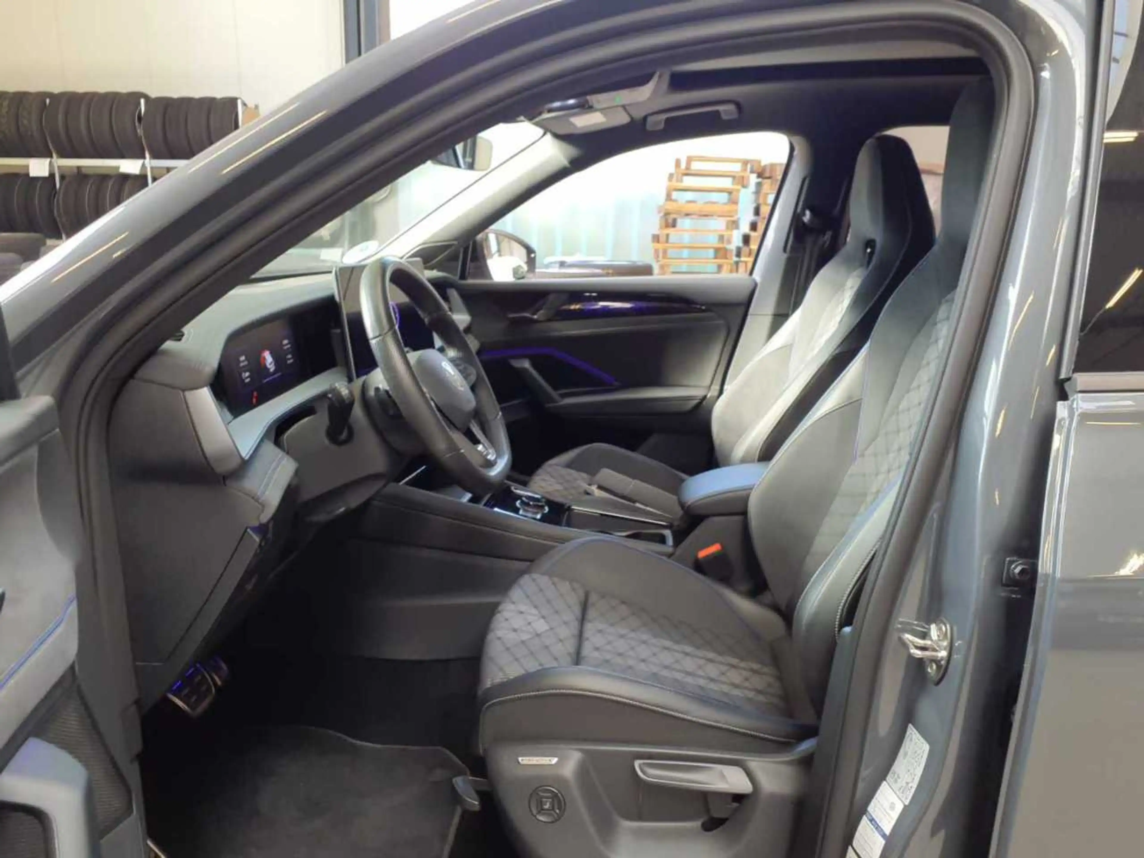 Volkswagen Tayron R-Line 2.0TDI DSG 4M +7-SITZE+AHK+PANO+ — photo 4