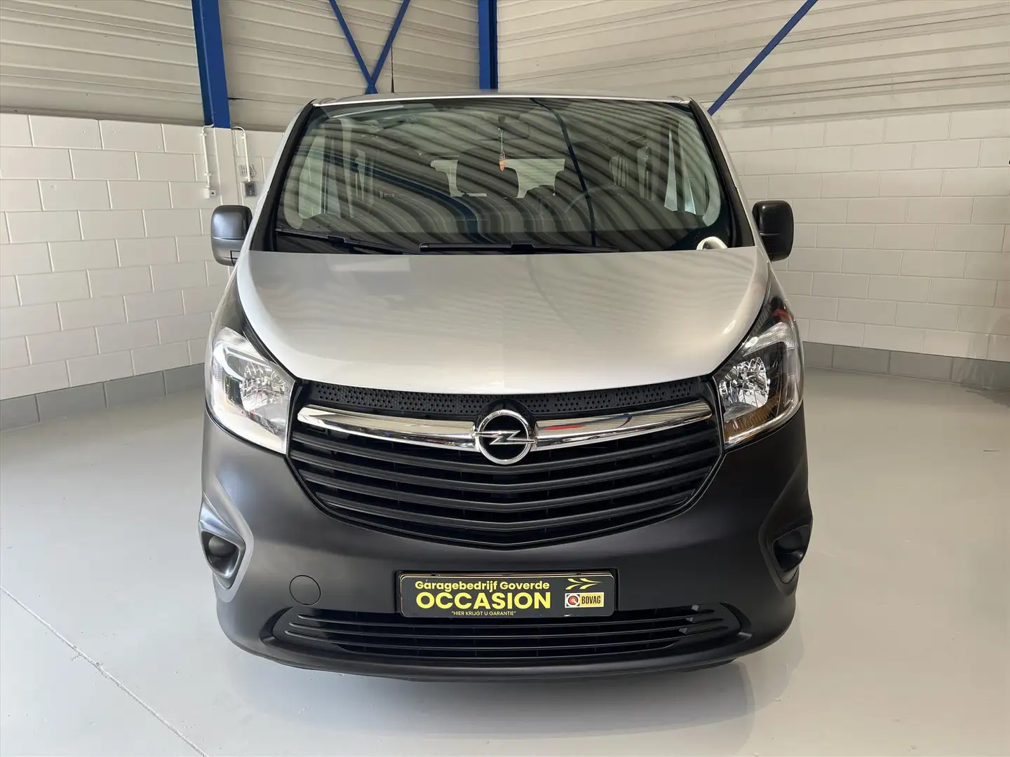 Opel Vivaro Combi 120pk L2H1 9pers, Navi, Trekhaak Grijs - 2