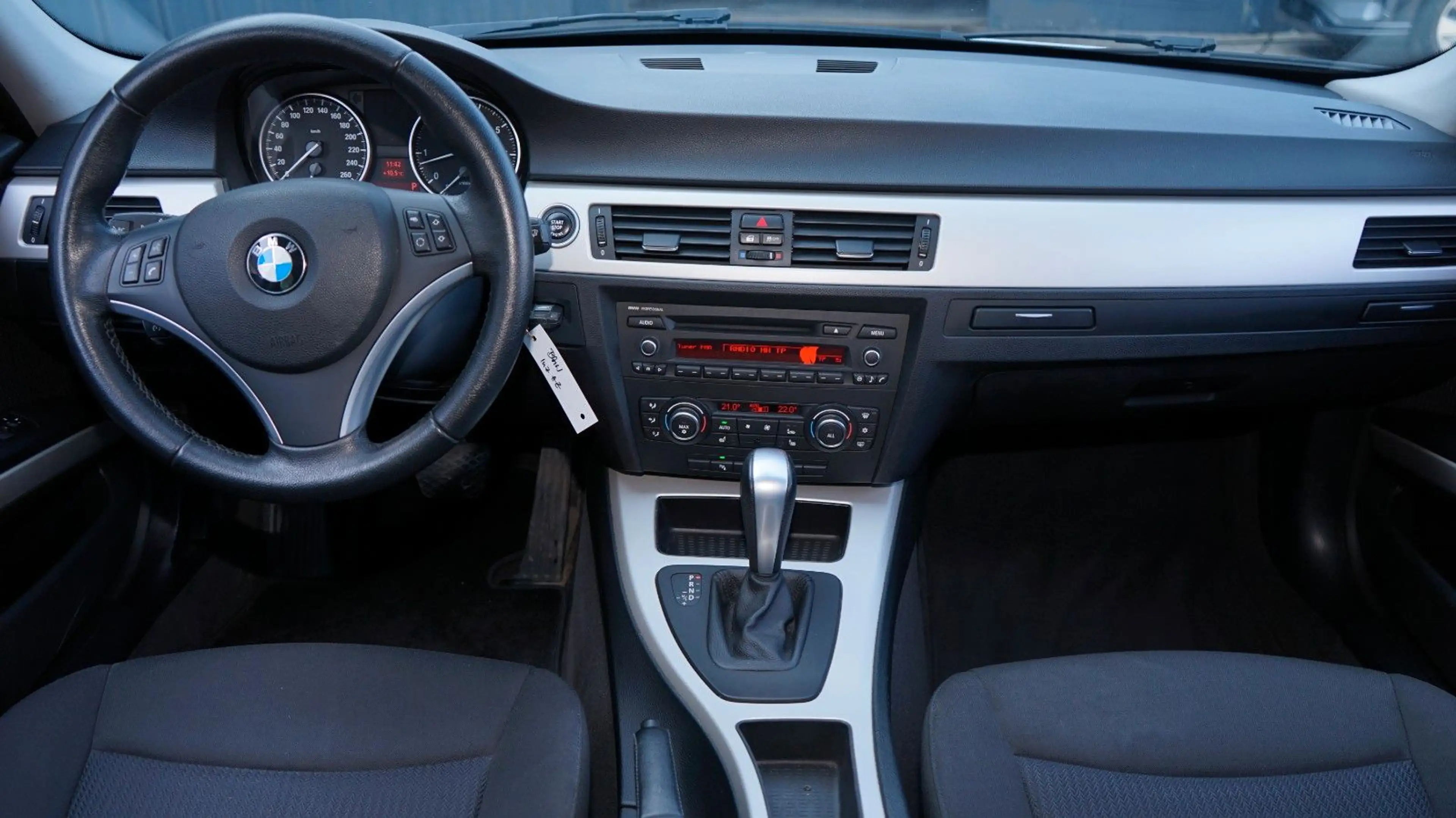BMW 318 IA STEP. TOURING*BI-XENON*PDC*TÜV 03-2028* — photo 4