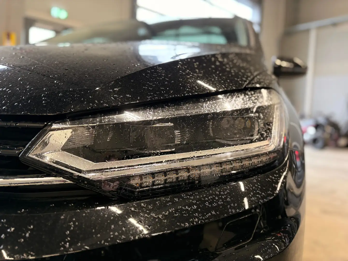 Volkswagen Touran 1,5TSI DSG R-Line Black Style Pano AHK IQ Negro - 2