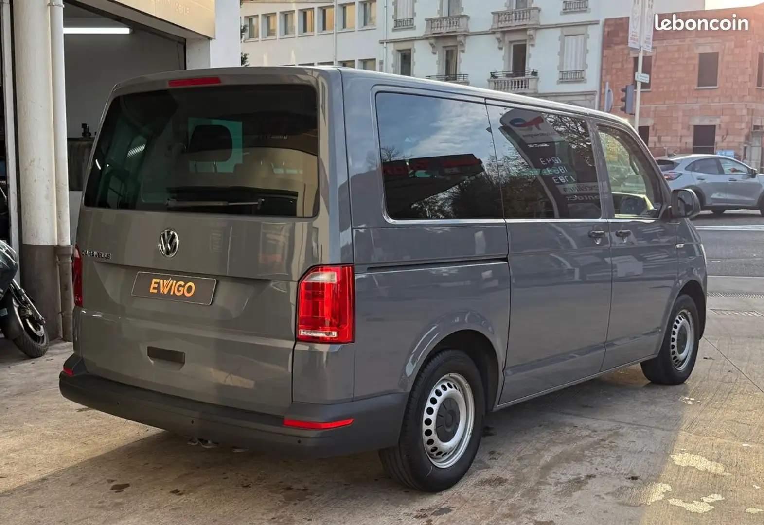 Volkswagen 2.0 tdi 150 court dsg7 8 places + carplay sieges chauffants regulateur radars ar Grigio - 2