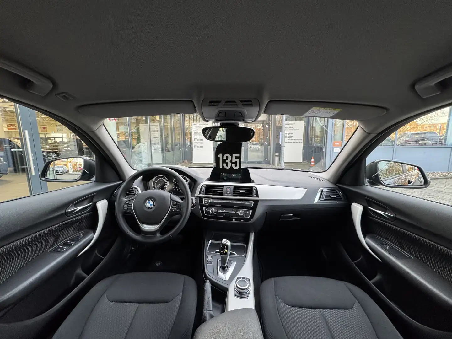 BMW 118 i 5 Türer Navi SHZ Sport-LL 2 Jahre Garantie Schwarz - 2