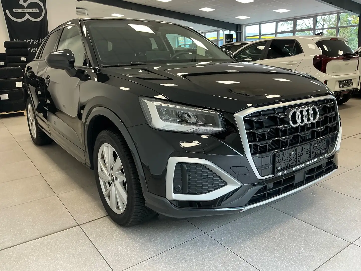 Audi Q2 35 TFSI S Tronic Facelift+PDC+NAVI Zwart - 2