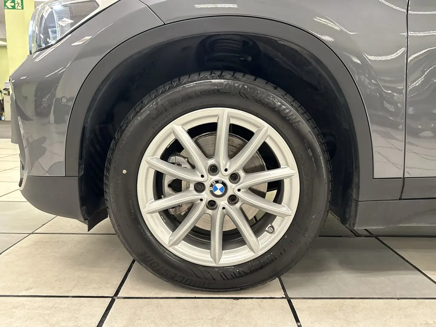 BMW X1 sDrive 18dA Gris - 2