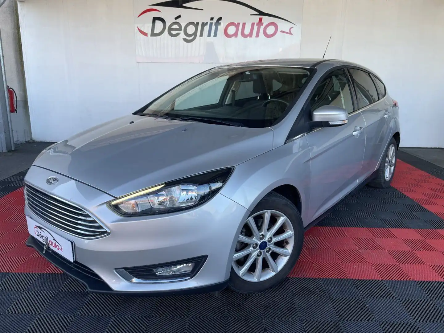 Ford Focus 1.0 EcoBoost 125 SetS Trend Gris - 1